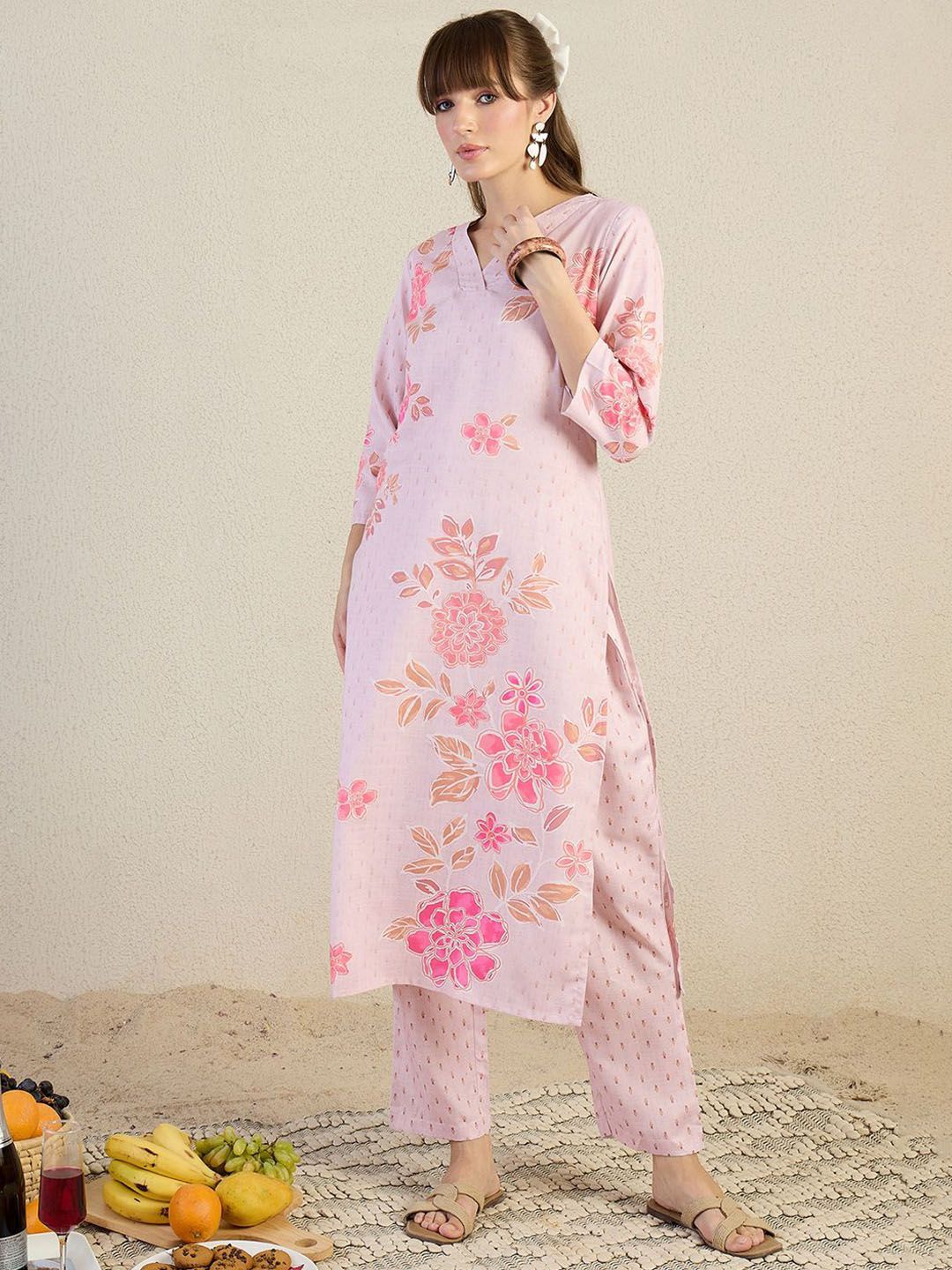 Dhiyona IE Women Floral Printed Kurta with Trousers