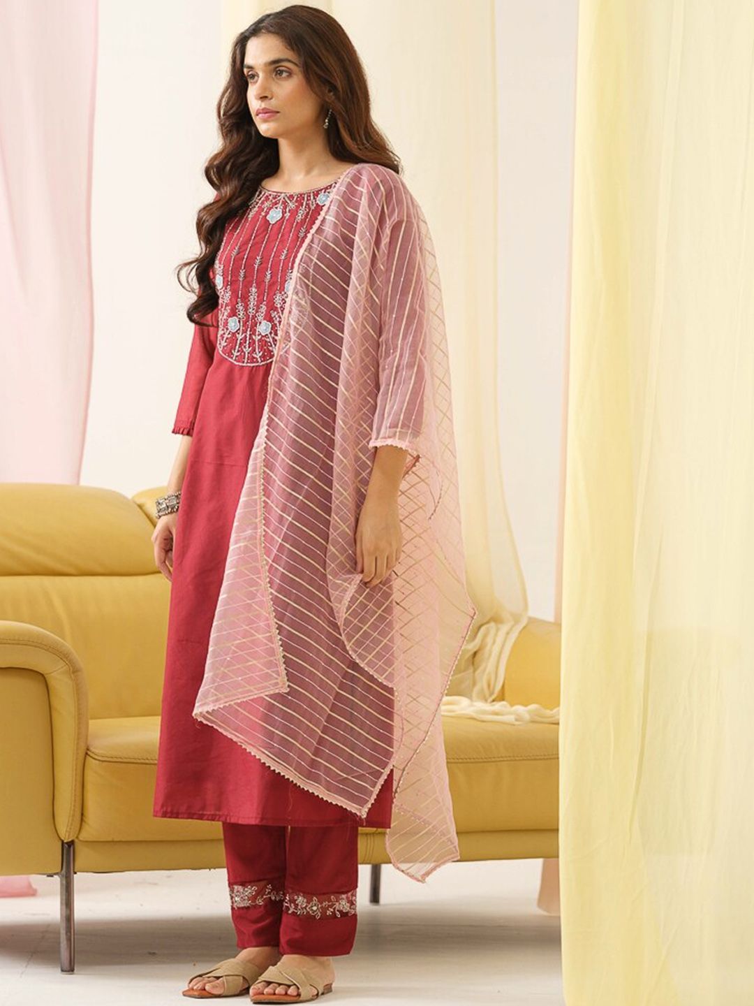 Dhiyona SN Women's Embroidered Round Neck Straight Beads and Stones Kurta With Trouser & Dupatta