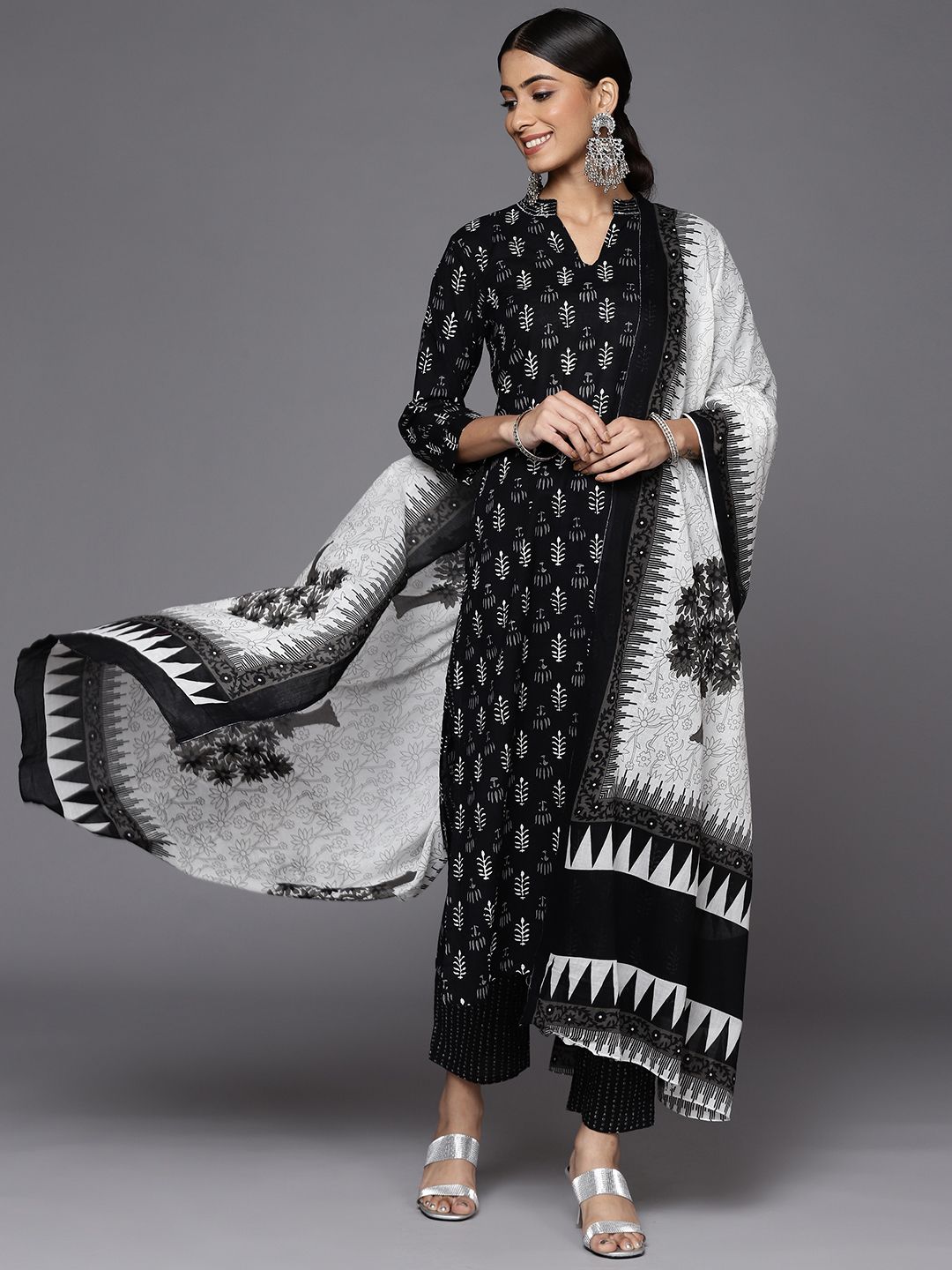 Dhiyona VA Women's Black Floral Printed Gotta Patti Pure Cotton Kurta with Trousers
