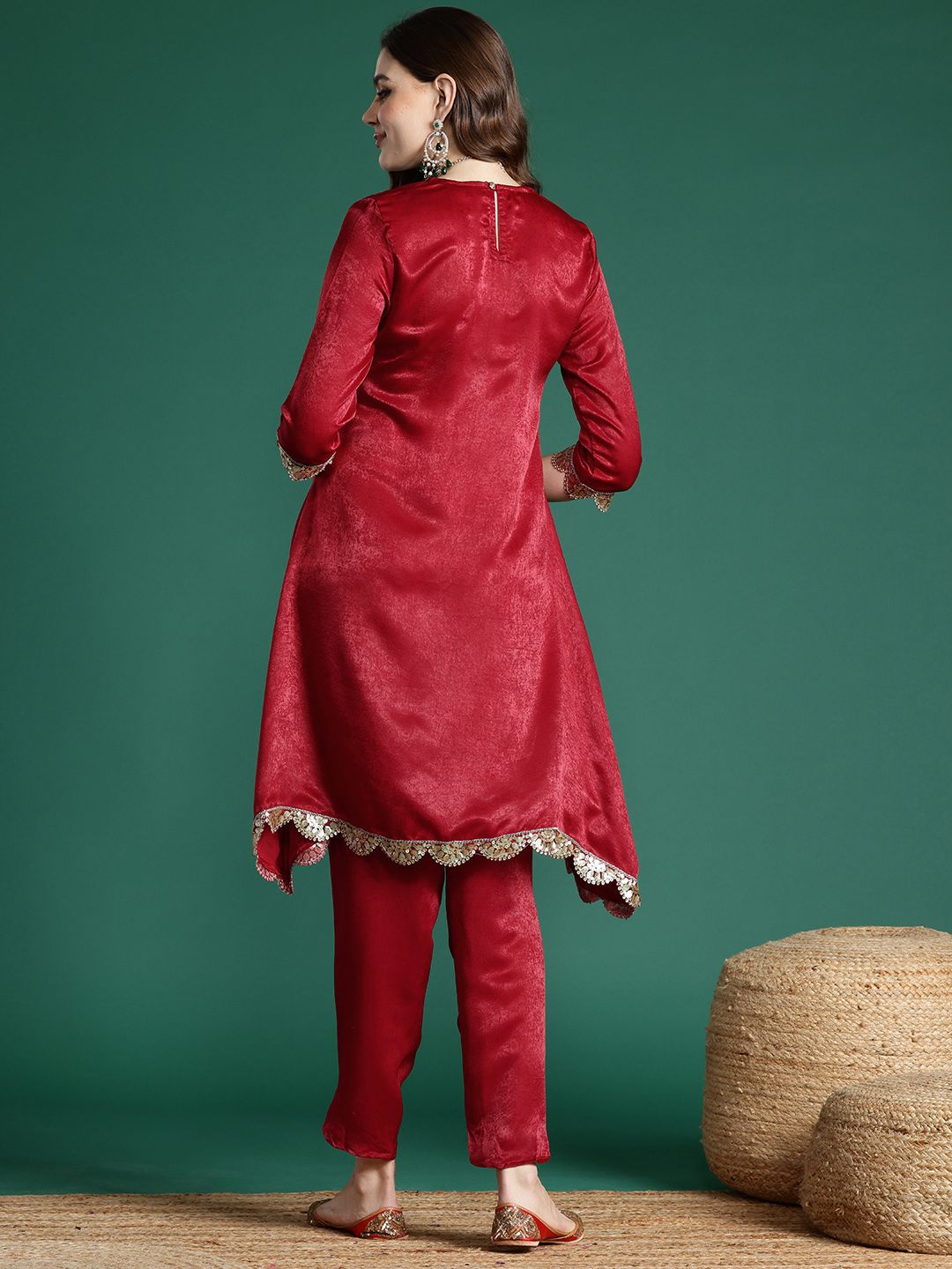 Dhiyona SN Women's Velvet Finish Embellished Kurta Set