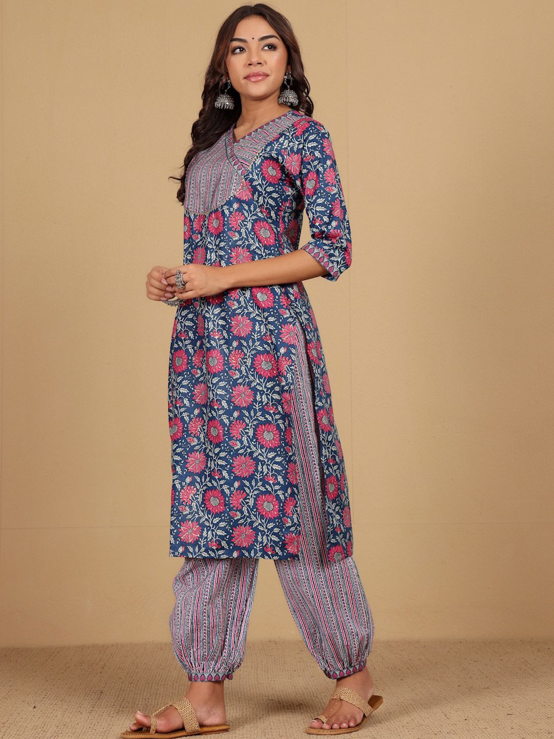 Dhiyona VA Women'sFloral Printed V-Neck Gotta Patti Kurta With Trousers & Dupatta