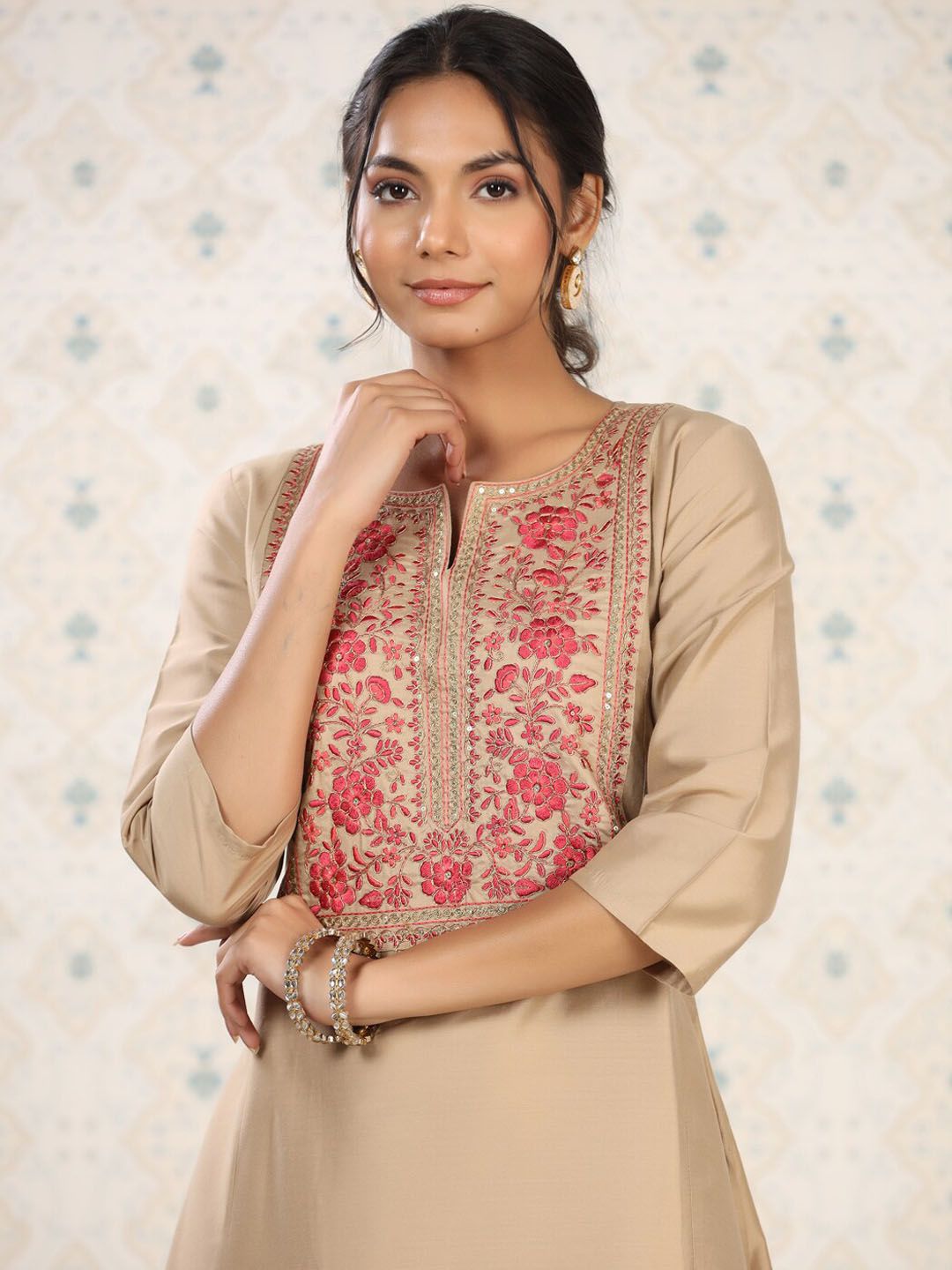 Dhiyona OD Women Floral Yoke Design Thread Work Kurta