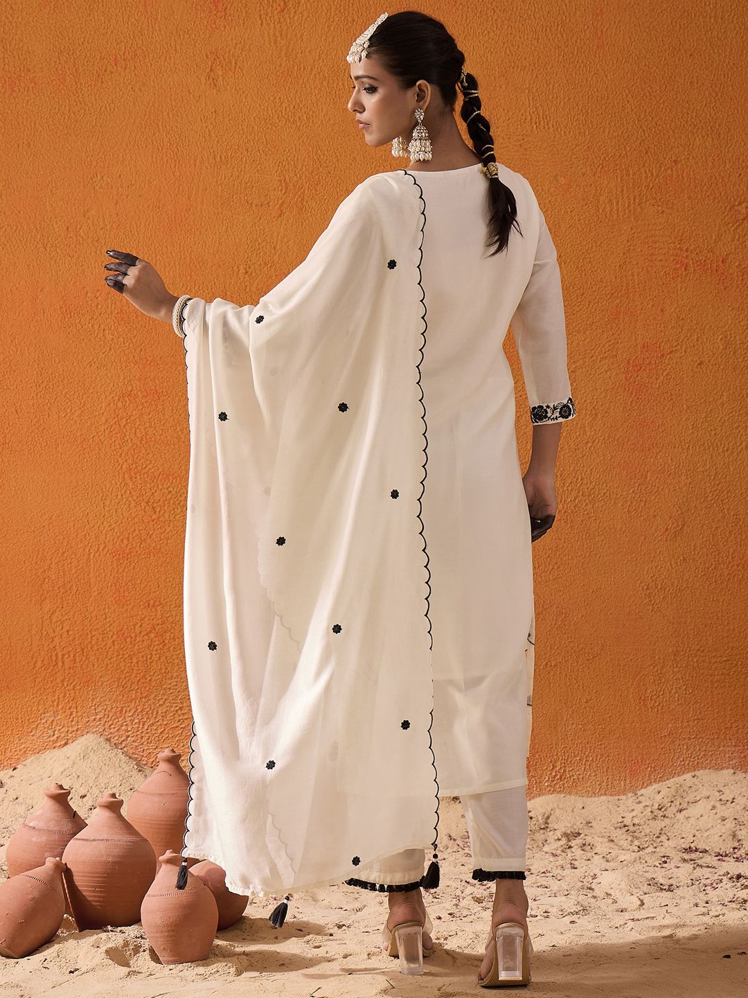 Dhiyona IE Women Floral Embroidered Regular Thread Work Kurta with Trousers & With Dupatta