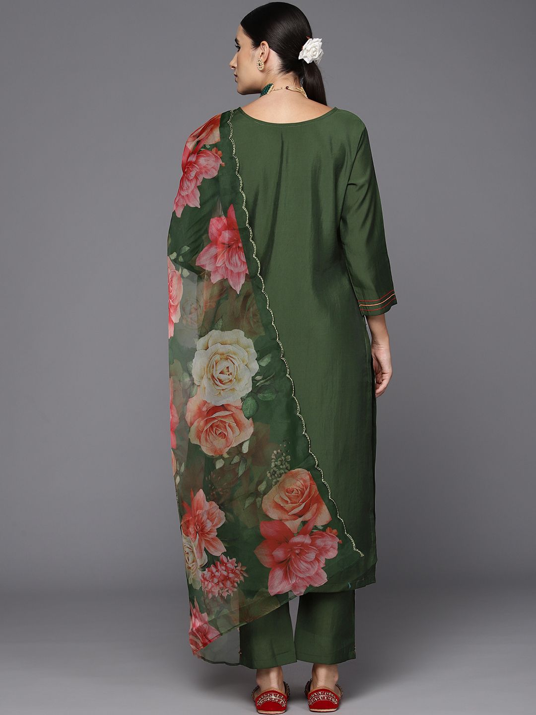 Women Floral Embroidered Regular Sequinned Kurta with Trousers & With Dupatta