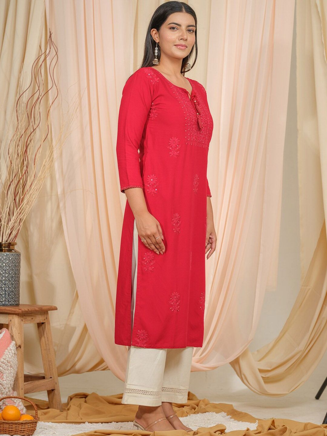 Dhiyona OD Floral Embroidered Tie-Up Neck Thread Work Straight Kurta