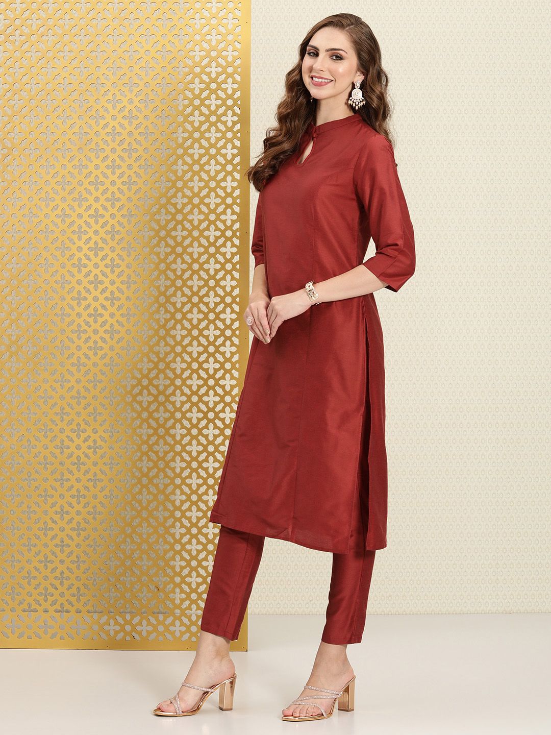 Dhiyona PD Women Women Jashn Kurta with Trousers & With Thread Work Sequinned Dupatta