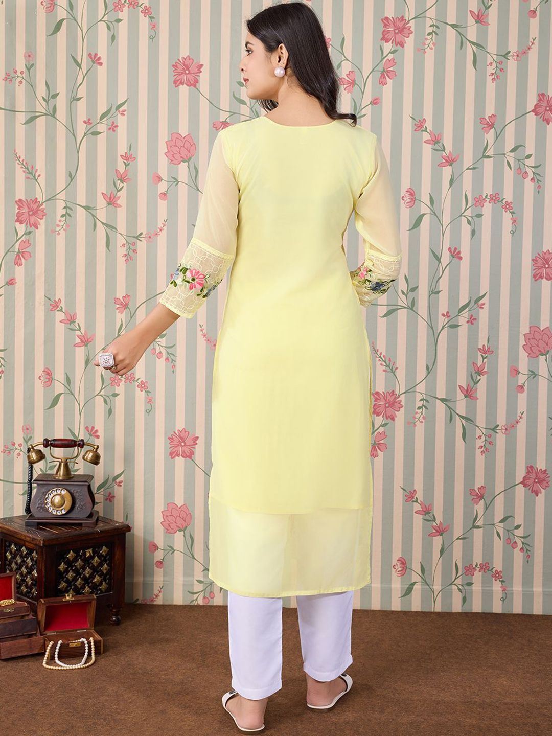 Dhiyona OD Floral Embroidered Thread Work Floral Georgette Straight Kurta
