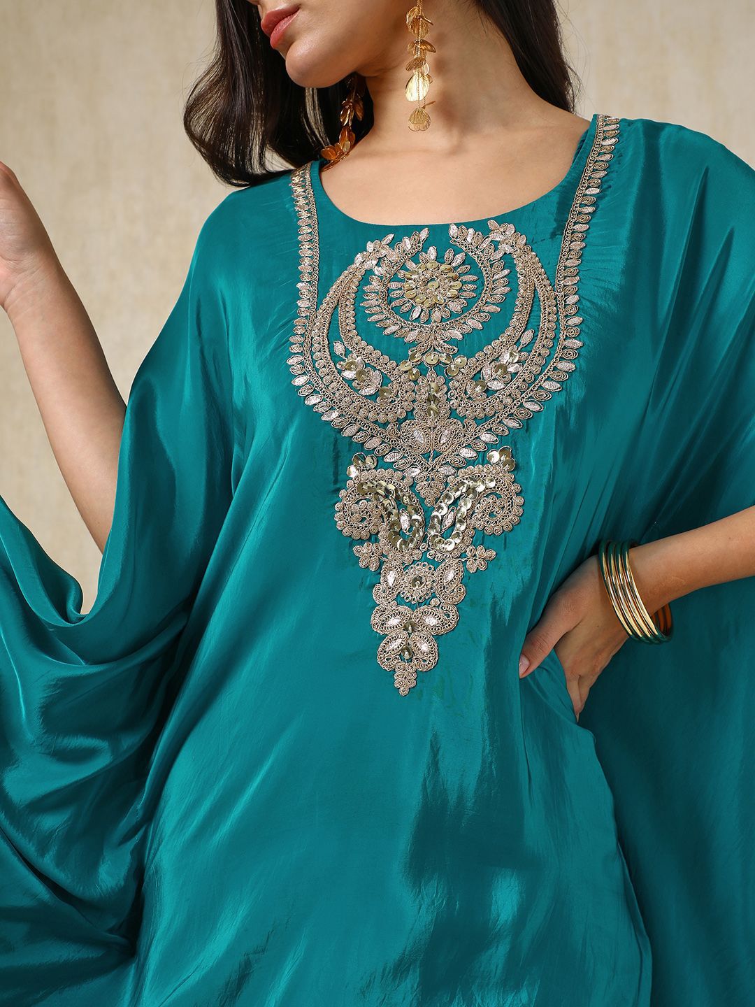 Dhiyona SO Women's Paisley Embroidered Short Sleeves Regular Sequinned Kaftan Kurta With Trouser