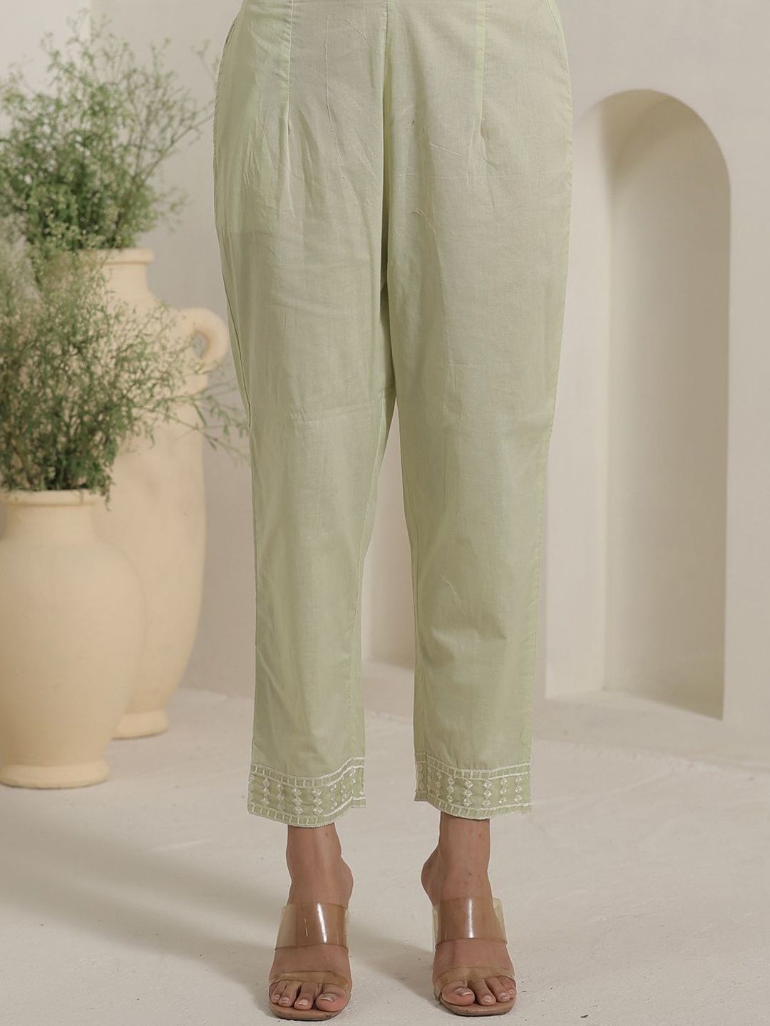 Women Floral Embroidered Thread Work Pure Cotton Kurta with Trousers & Dupatta