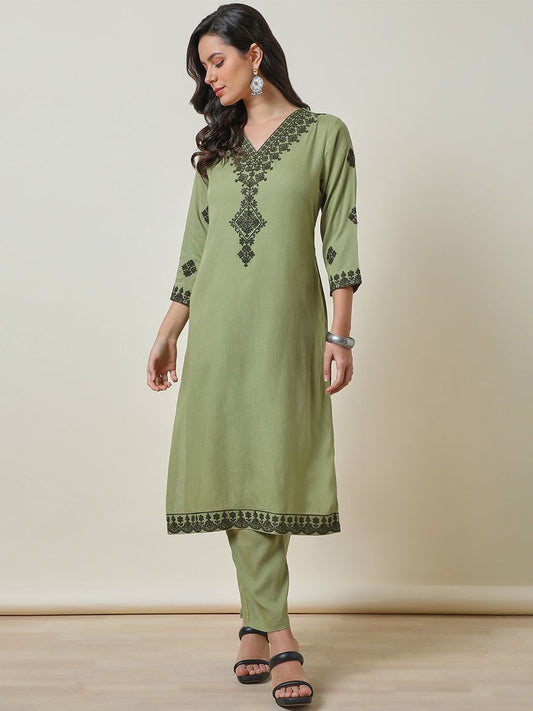 Dhiyona SO Women's Floral Embroidered Straight Kurta with Trousers