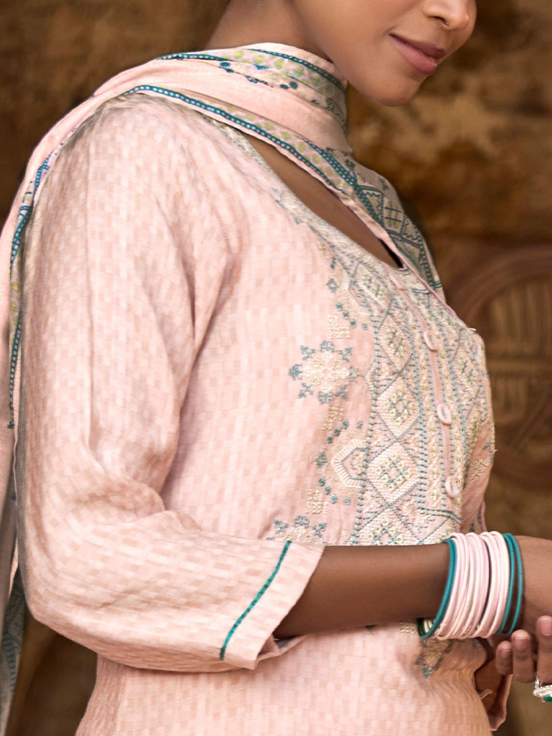 Dhiyona WP Geometric Printed Round Neck Thread Work Kurta With Trousers & Dupatta