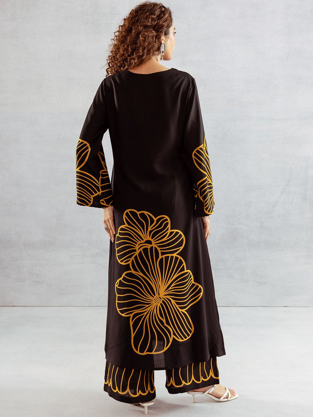 Dhiyona SN Women's Floral Printed V Neck Kurta With Palazzos
