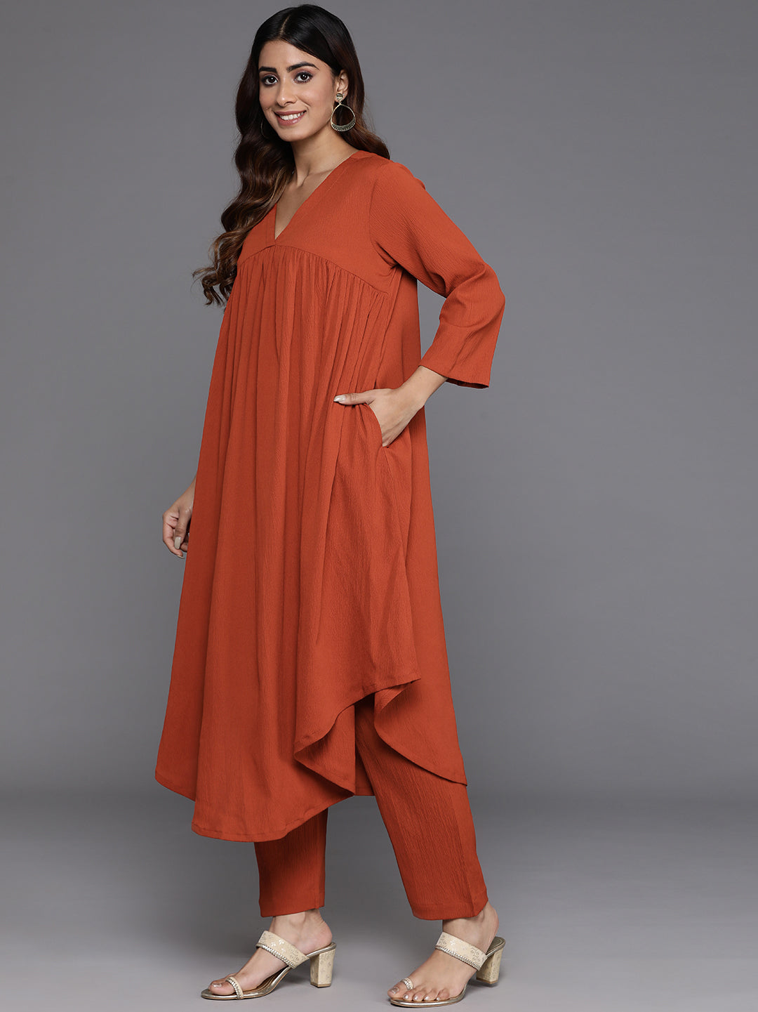 Dhiyona VR Women's Rust Empire Gathered Details A-Line Kurta Paired With Tonal Bottom