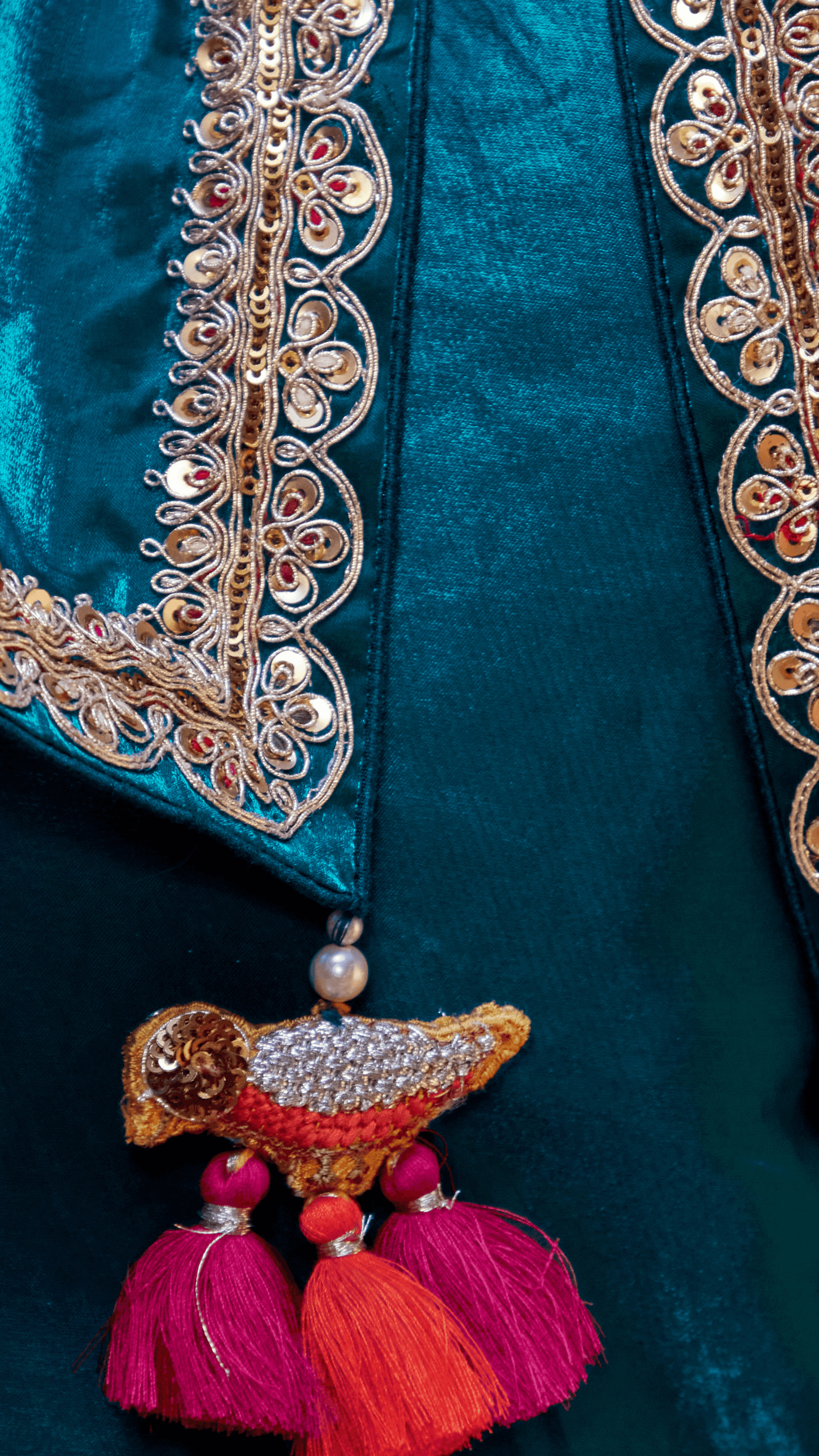 Dhiyona KM Women The Peacock Blue Tissue Silk Saree