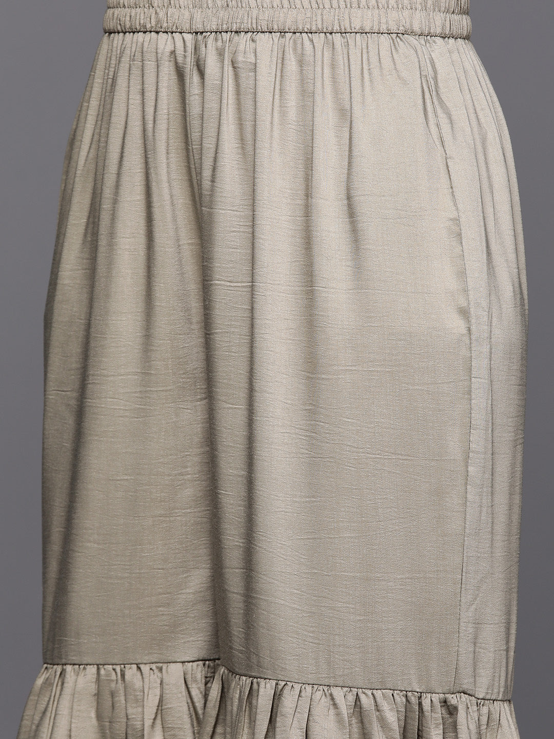 Dhiyona VR Women's Green Three Quater Sleeve Embroidered Kurta Paired With Sharara And Dupatta