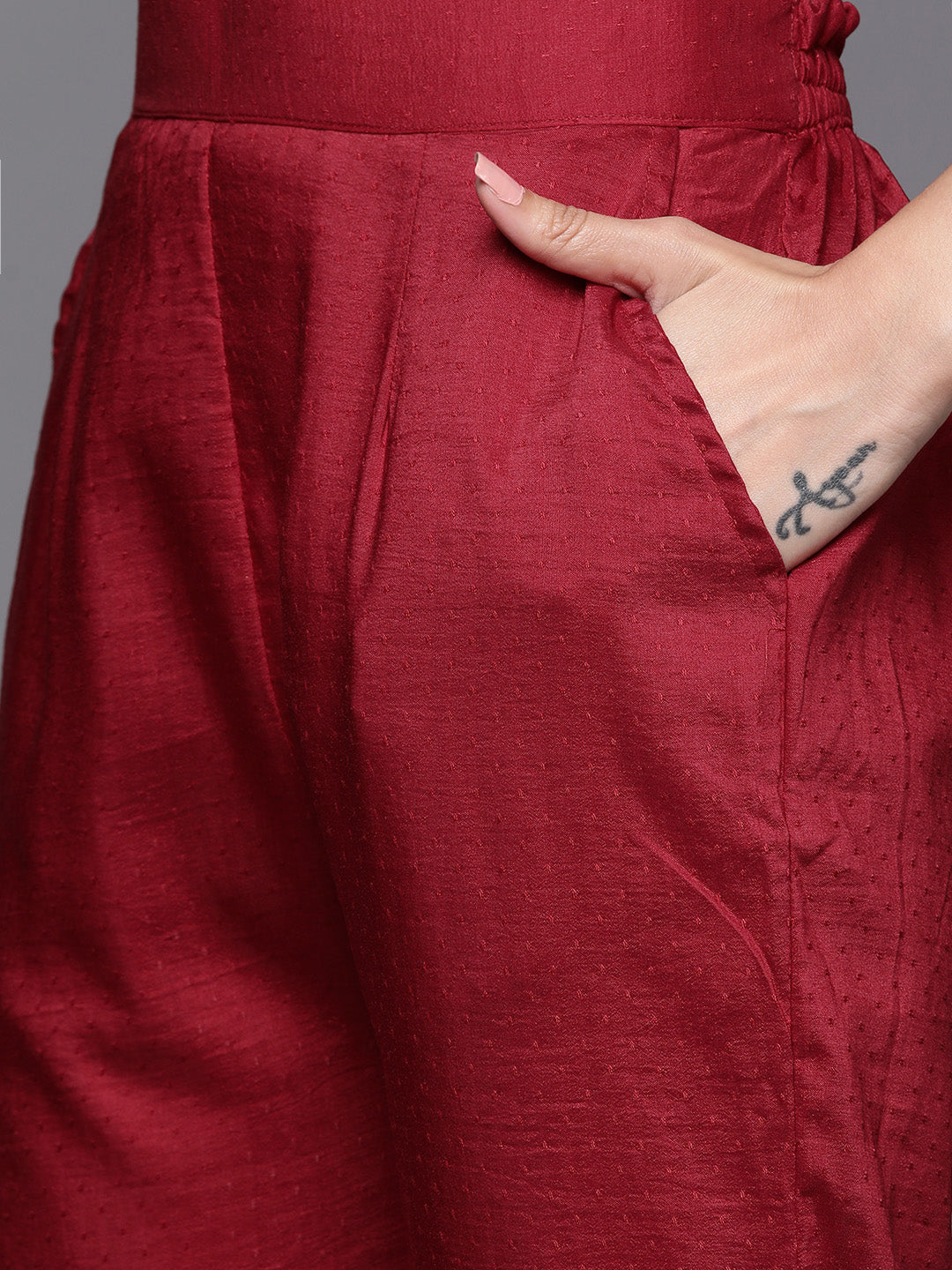 Dhiyona VR Women's Thread Embroidered Kurta Paired With Straight Pant And Digital Printed Dupatta