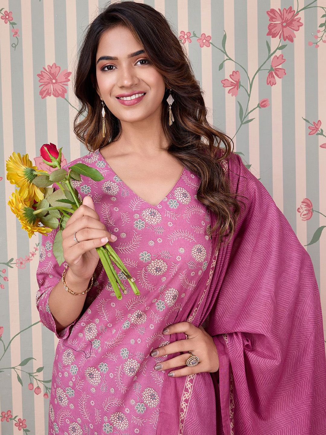 Dhiyona OD Floral Printed Regular Pure Cotton Kurta with Trousers & Dupatta