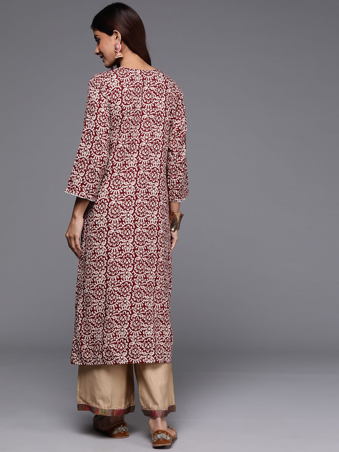 Dhiyona IE Women Floral Printed Sequinned Floral Kurta