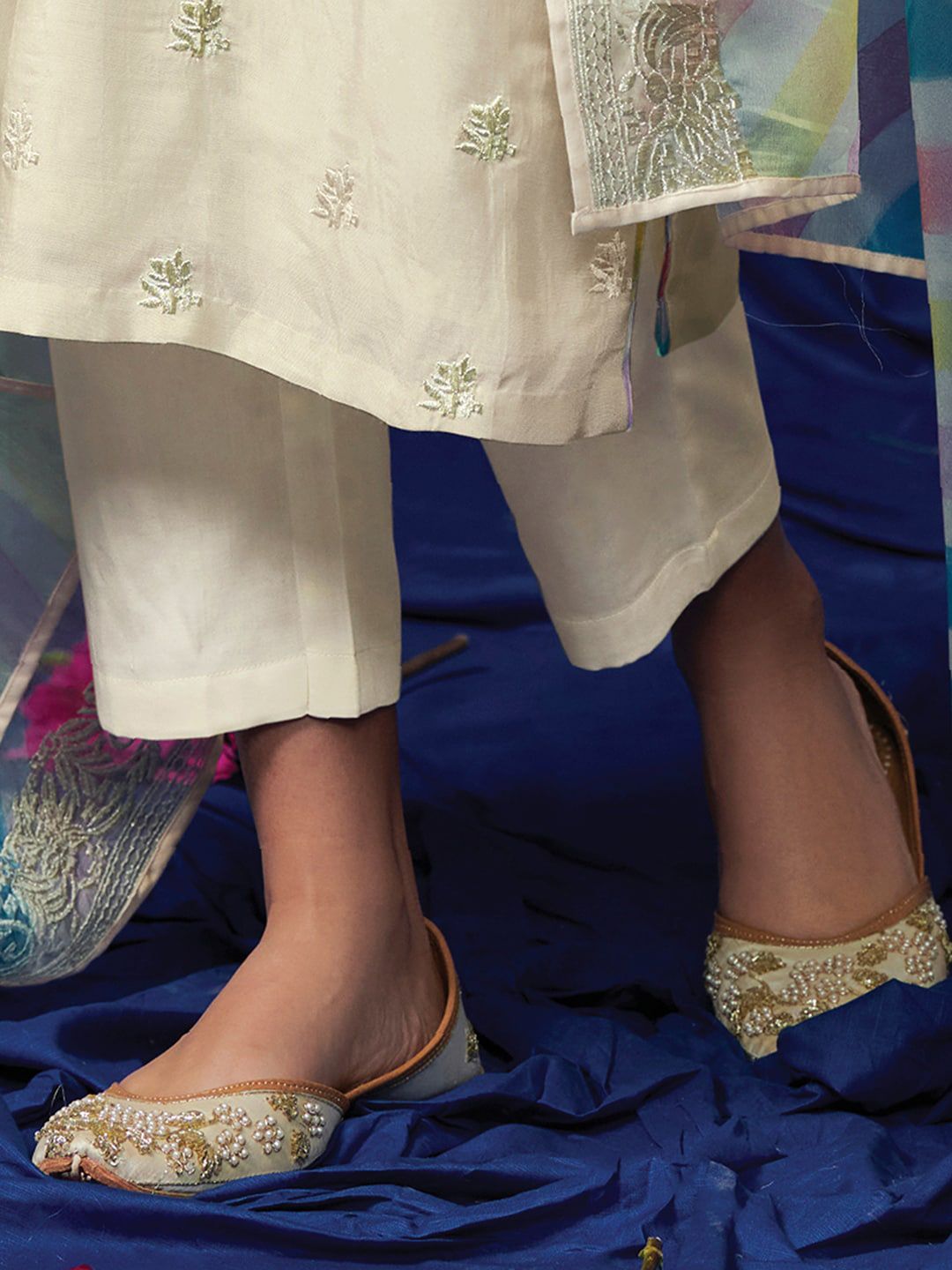 Dhiyona IE Ethnic Motifs Embroidered Thread Work Pure Cotton Kurta with Trousers & Dupatta