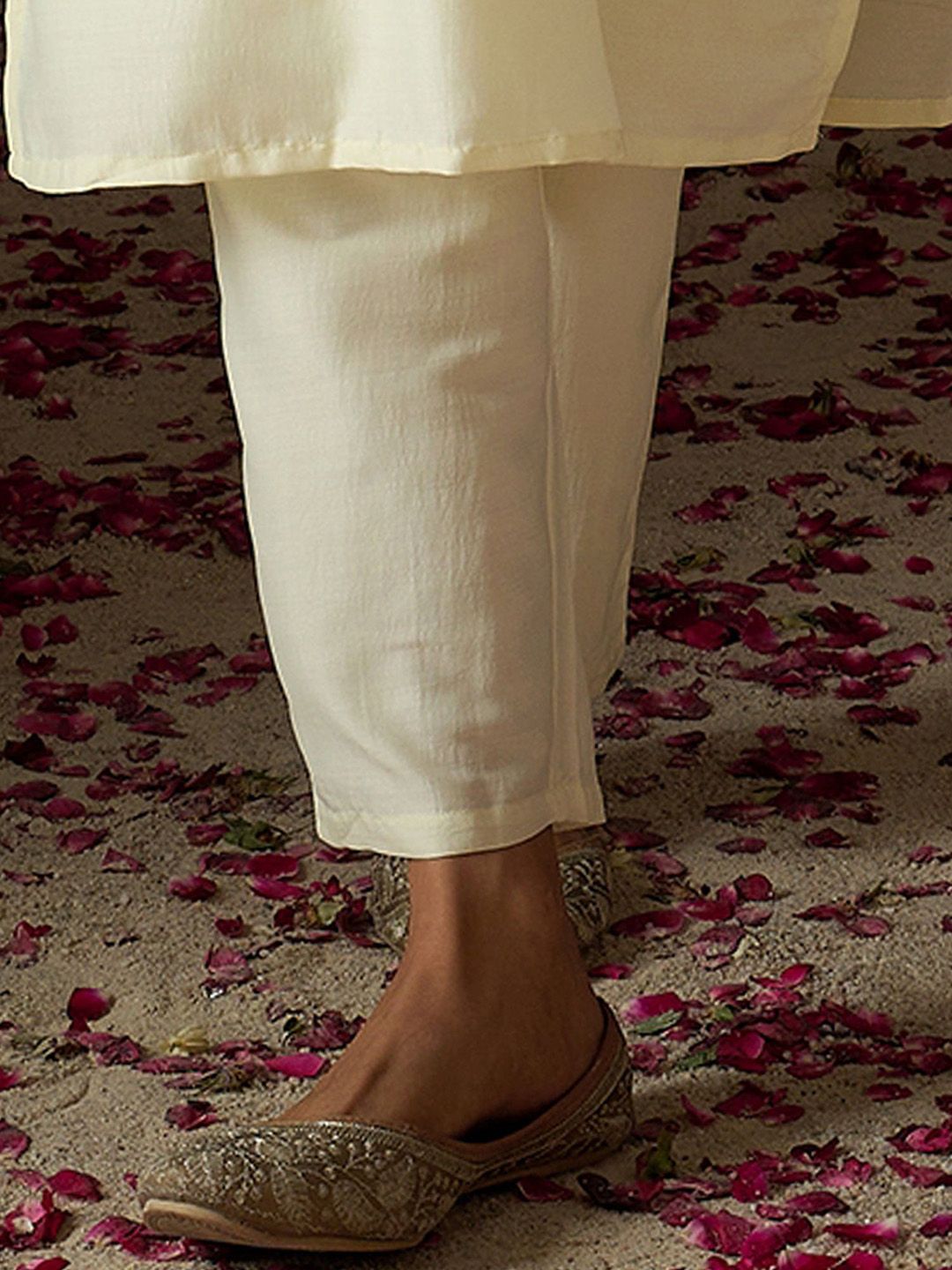 Women Ethnic Motifs Embroidered Regular Kurta with Trousers & With Dupatta