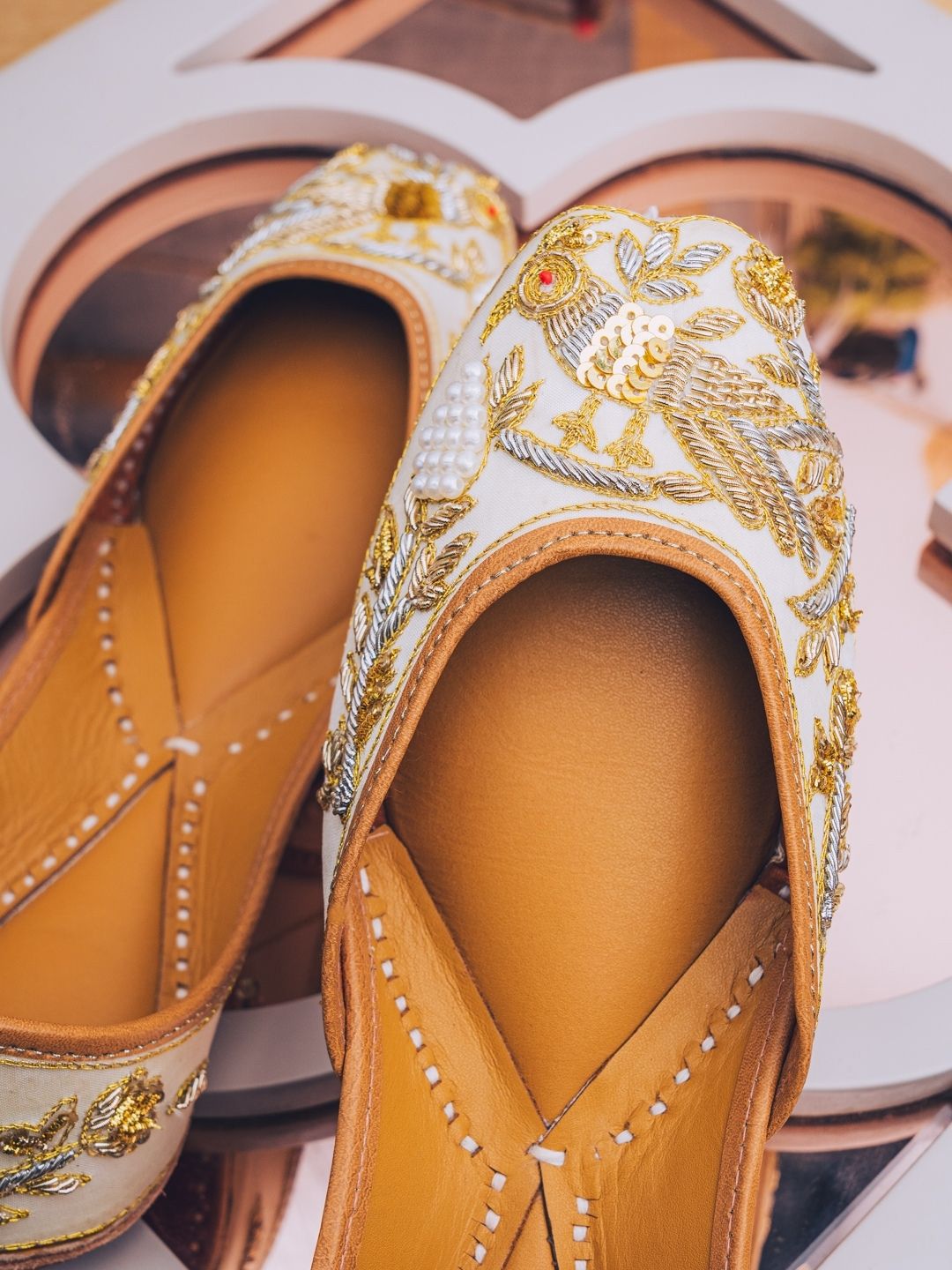 Dhiyona HOP Women Embellished Embroidered Mojaris Flats