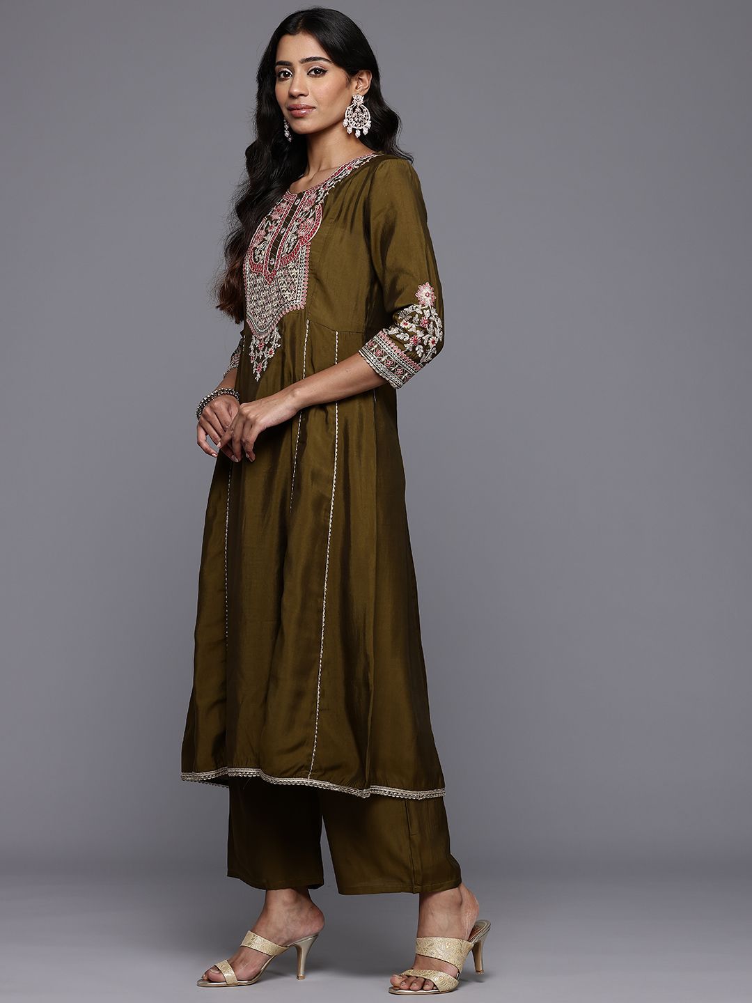 Dhiyona VA Women'sFloral Embroidered Zari Panelled Kurta With Palazzos & Dupatta