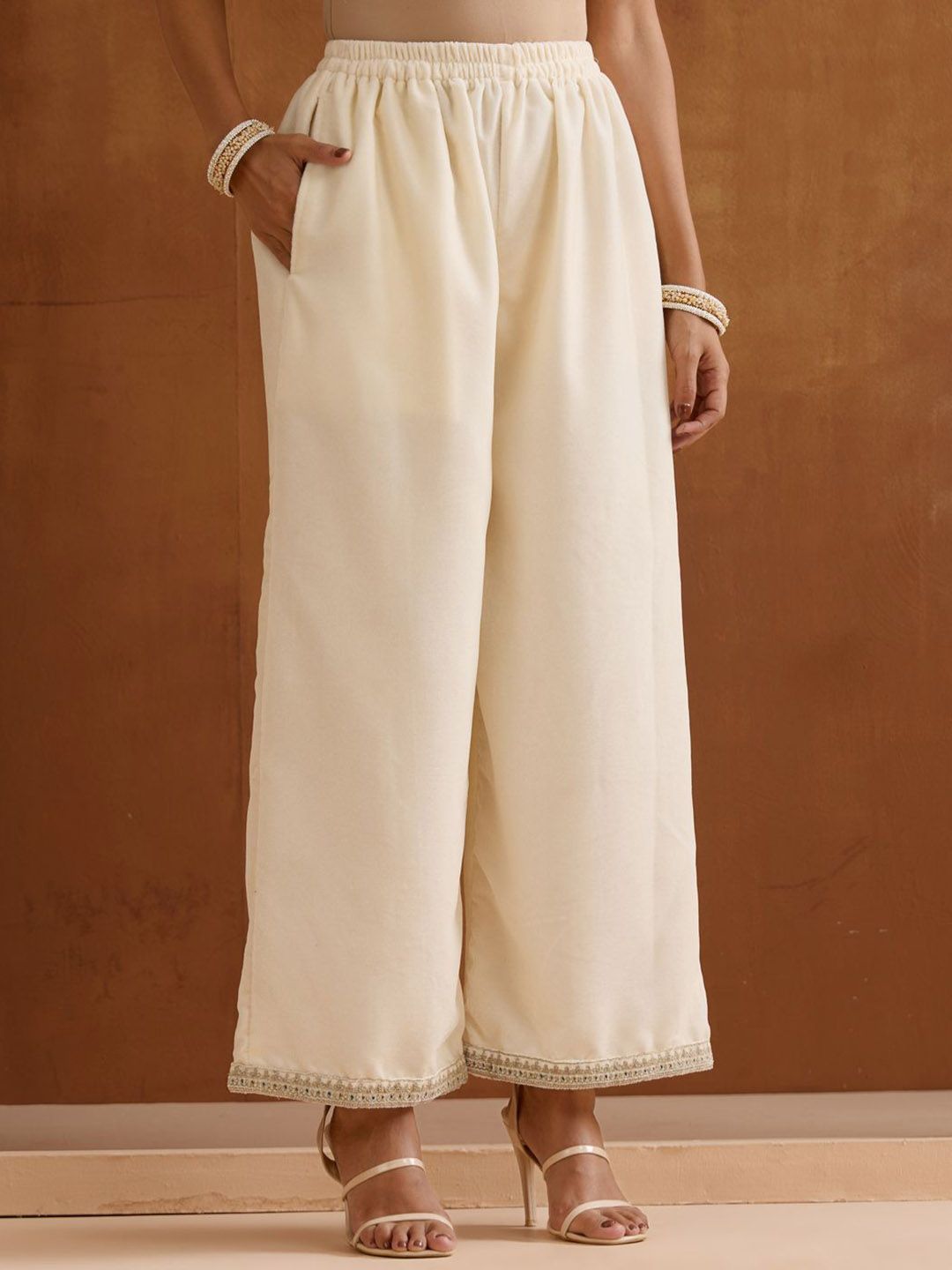 Dhiyona IS Women's Women Floral Embroidered Regular Thread Work Velvet Kurta with Trousers