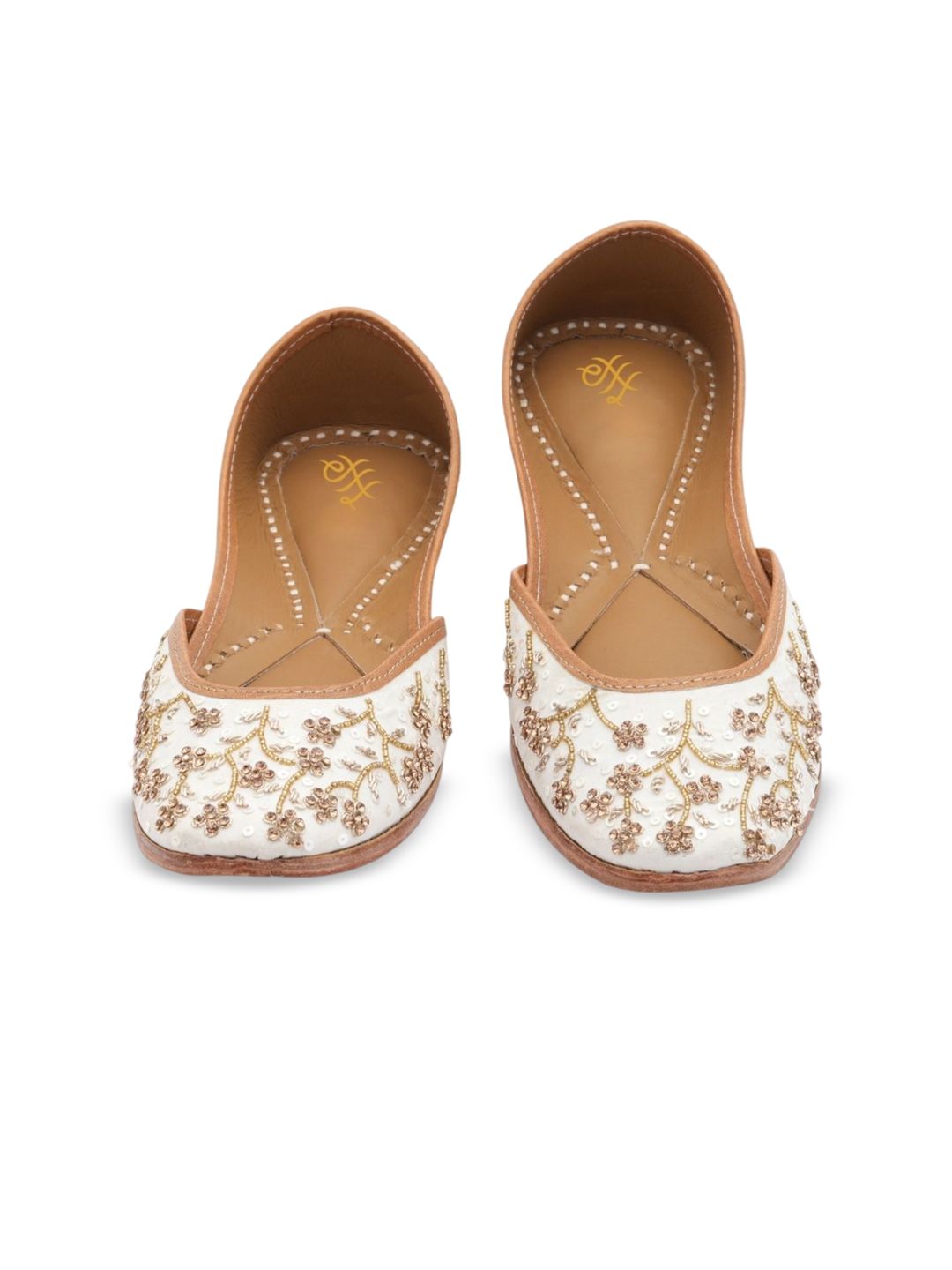 Dhiyona HOP Embroidered Slip-On Mojaris