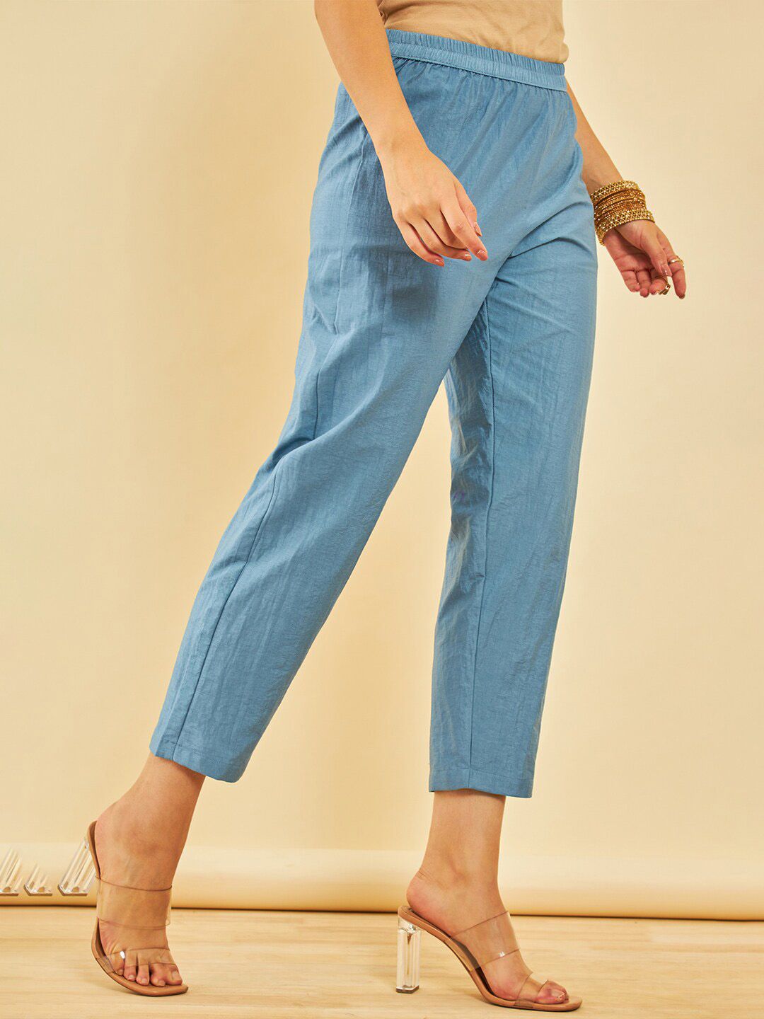 Dhiyona SO Women's Floral Printed V-Neck Three-Quarter Sleeves Beads and Stones Kurta with Trousers