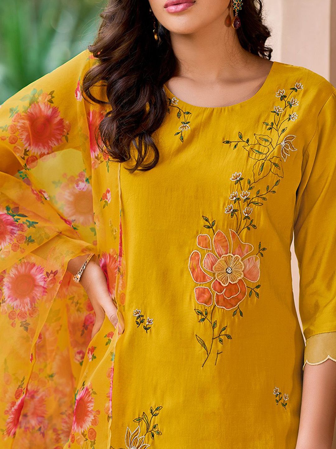 Dhiyona IE Floral Embroidered Thread Work Straight Kurta With Trousers & Dupatta