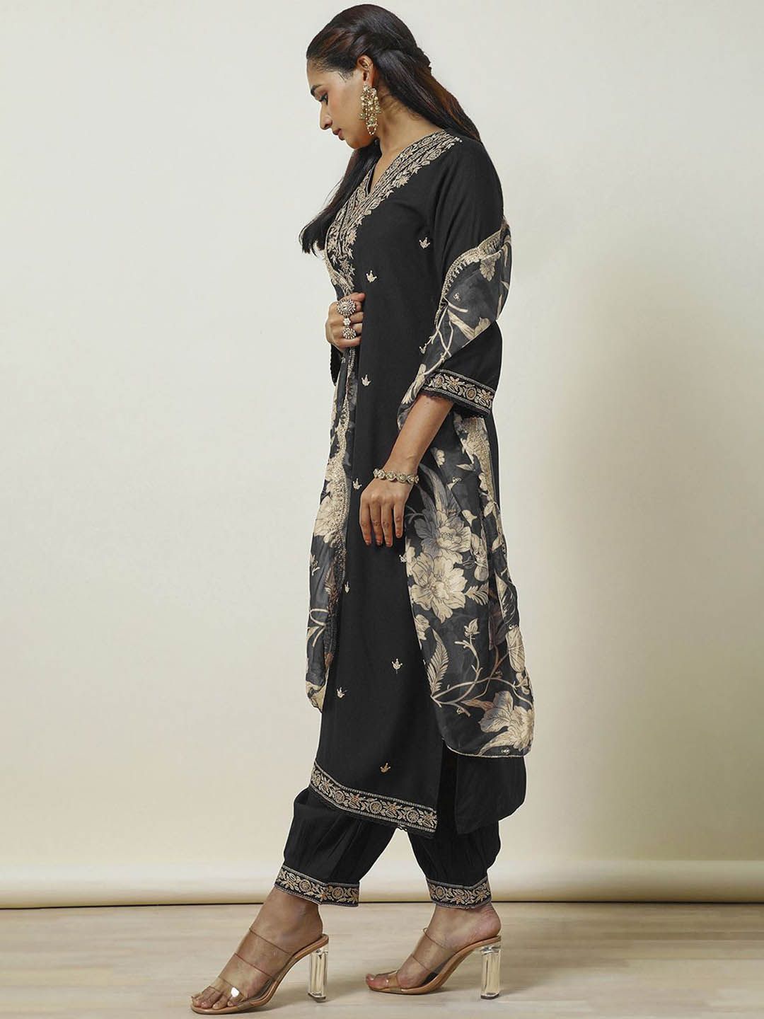 Dhiyona SO Women's Floral Embroidered Thread Work Straight Kurta with Salwar & Dupatta