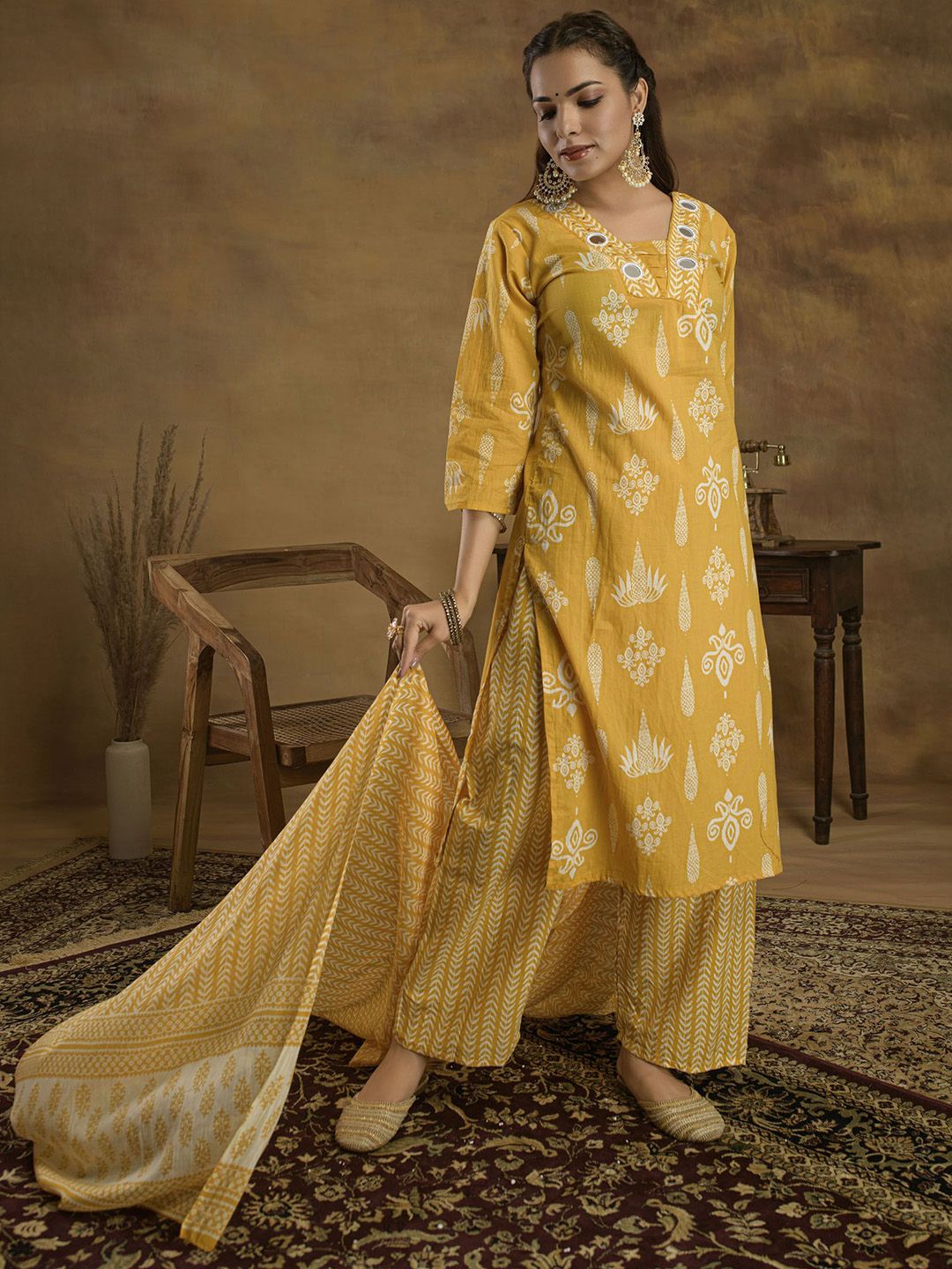 Dhiyona SN Women's Ethnic Motifs Printed Regular Mirror Work Pure Cotton Kurti set