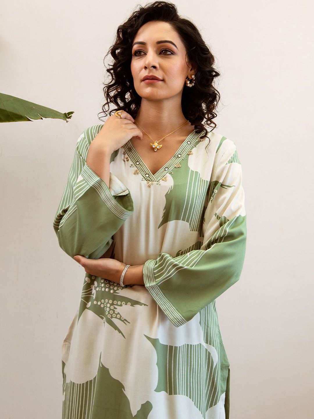 Dhiyona IS Women's Floral Printed V-Neck Mirror Work Straight Kurta With Palazzos