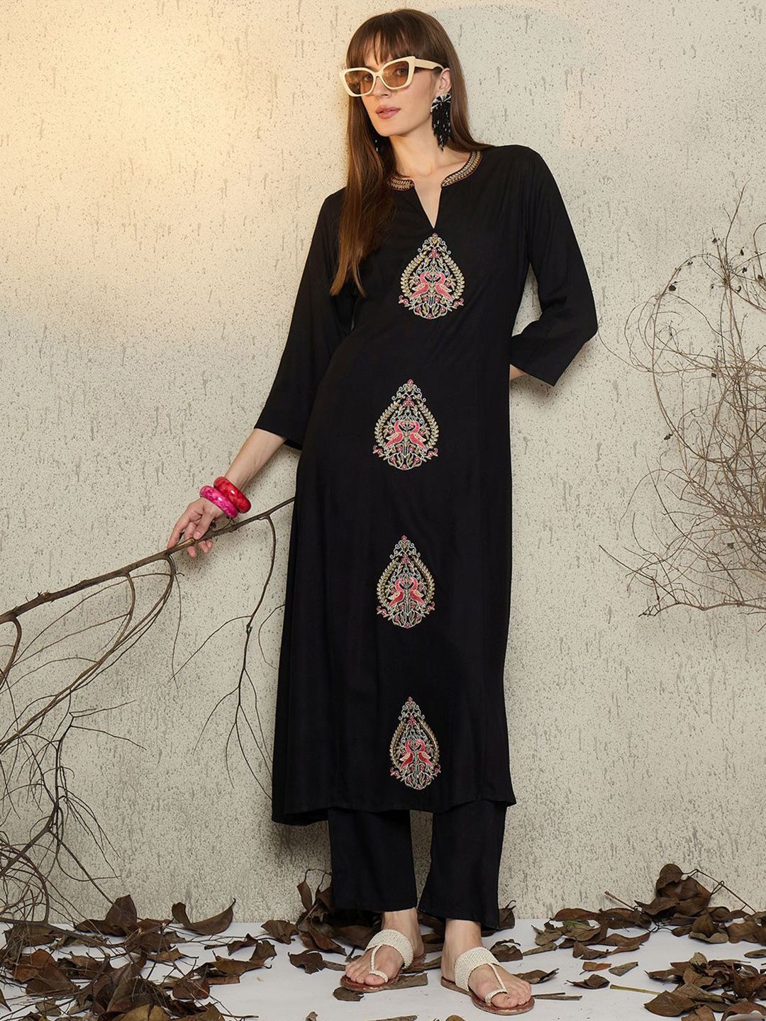 Ethnic Motifs Embroidered Mandarin Collar A-Line Thread Work Kurta With Trouser
