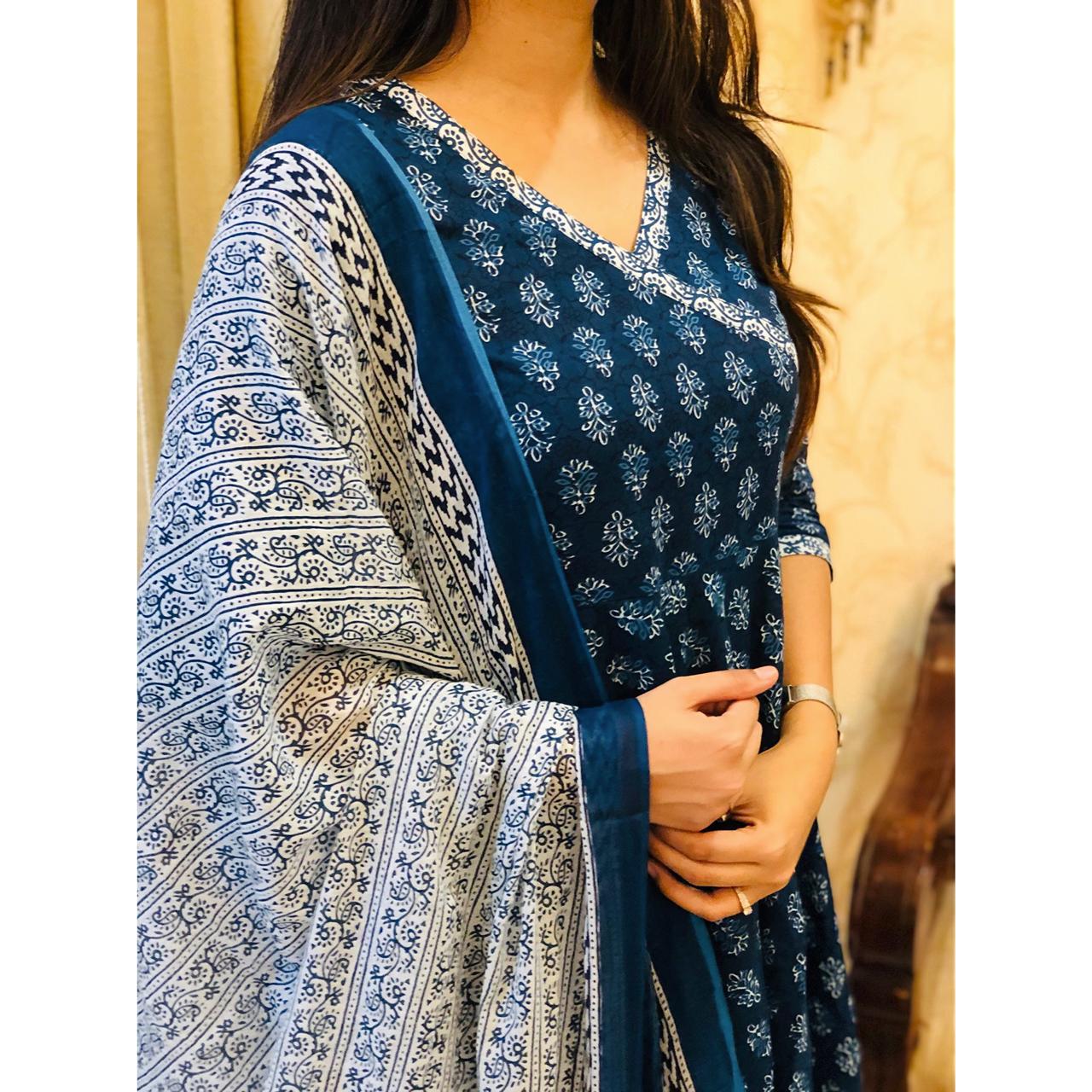 Women Blue Printed Viscose Rayon Kurta And Palazzo Set