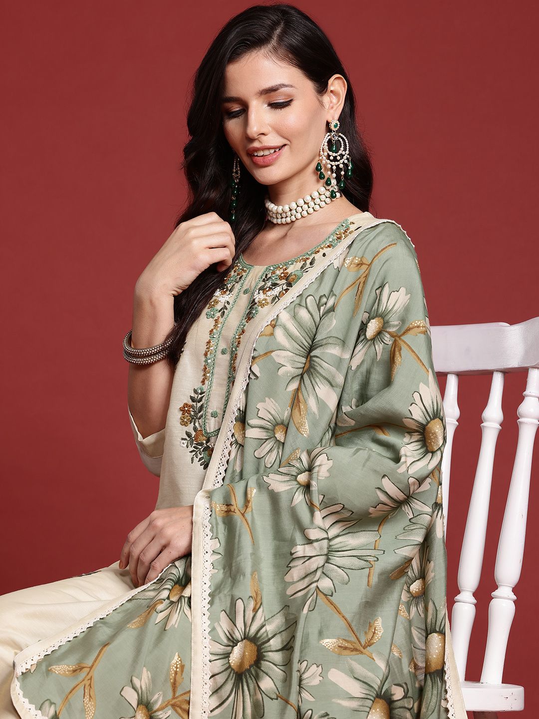 Dhiyona IE Floral Embroidered Thread Work Kurta with Trousers & With Dupatta