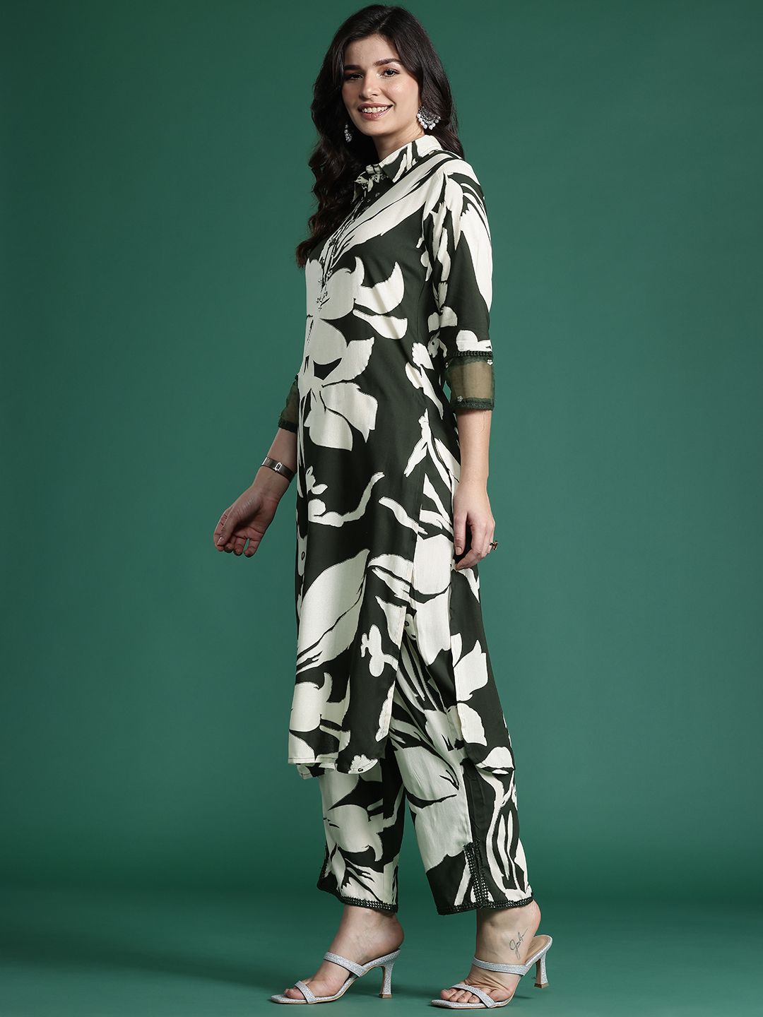 Dhiyona IE Floral Printed Sequinned Kurta with Trousers