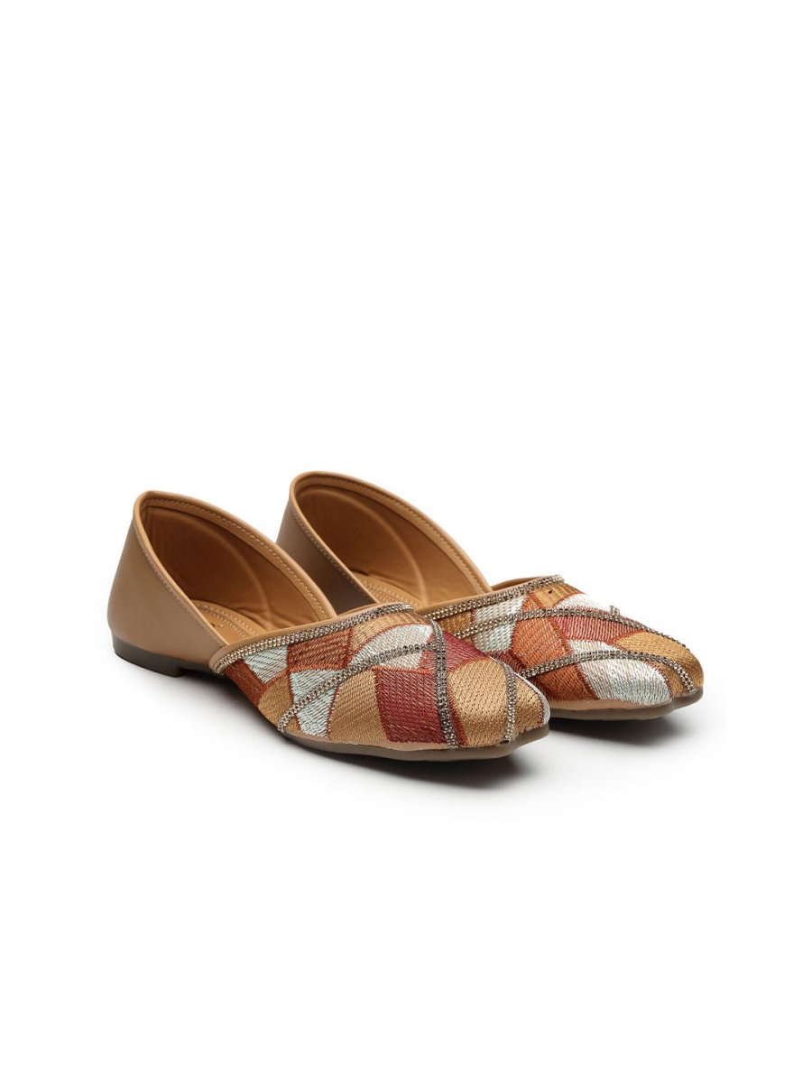 Dhiyona AK Women Solid Ballerinas Flats