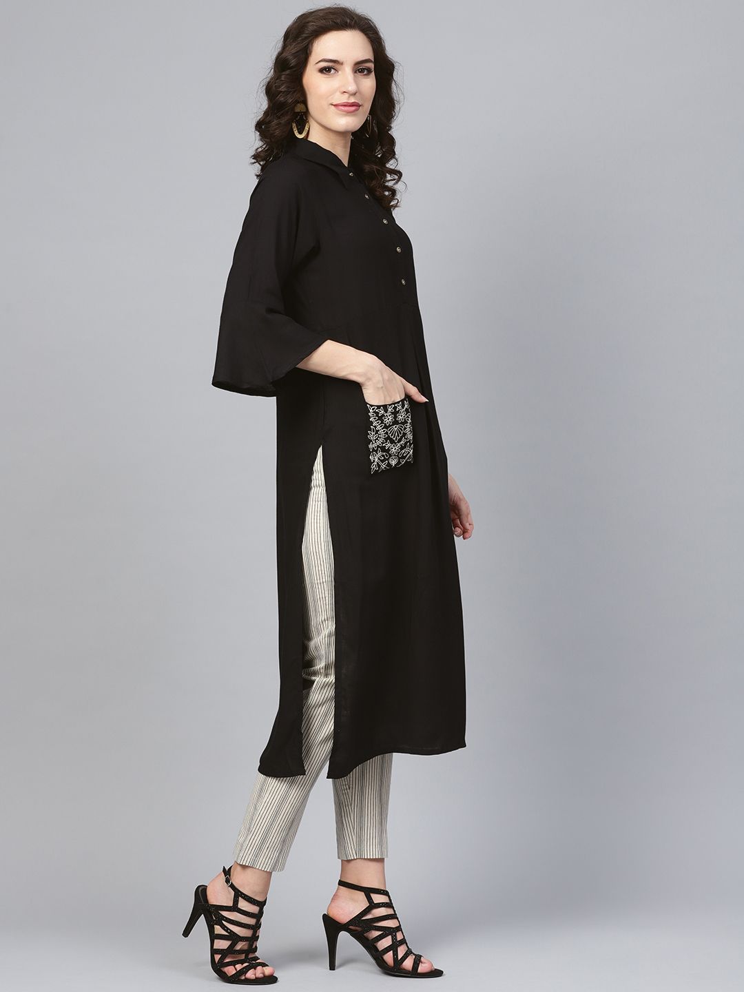 Dhiyona IE Women Black Solid Straight Kurta