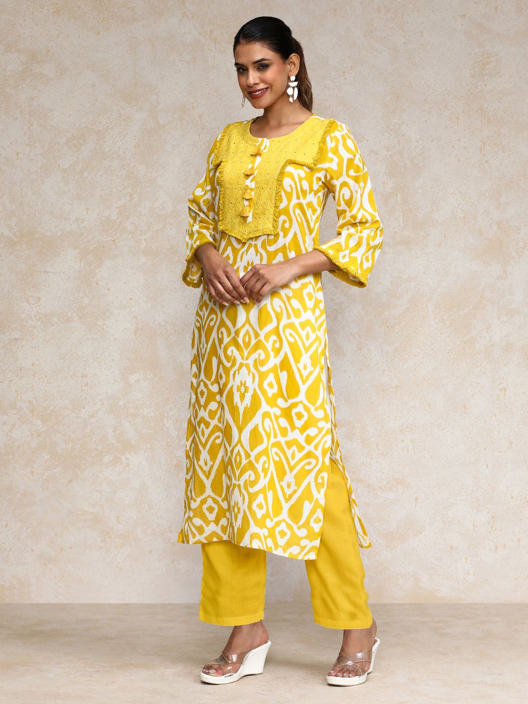 Dhiyona VA Women'sEthnic Motifs Printed Round Neck Straight Kurta With Trousers