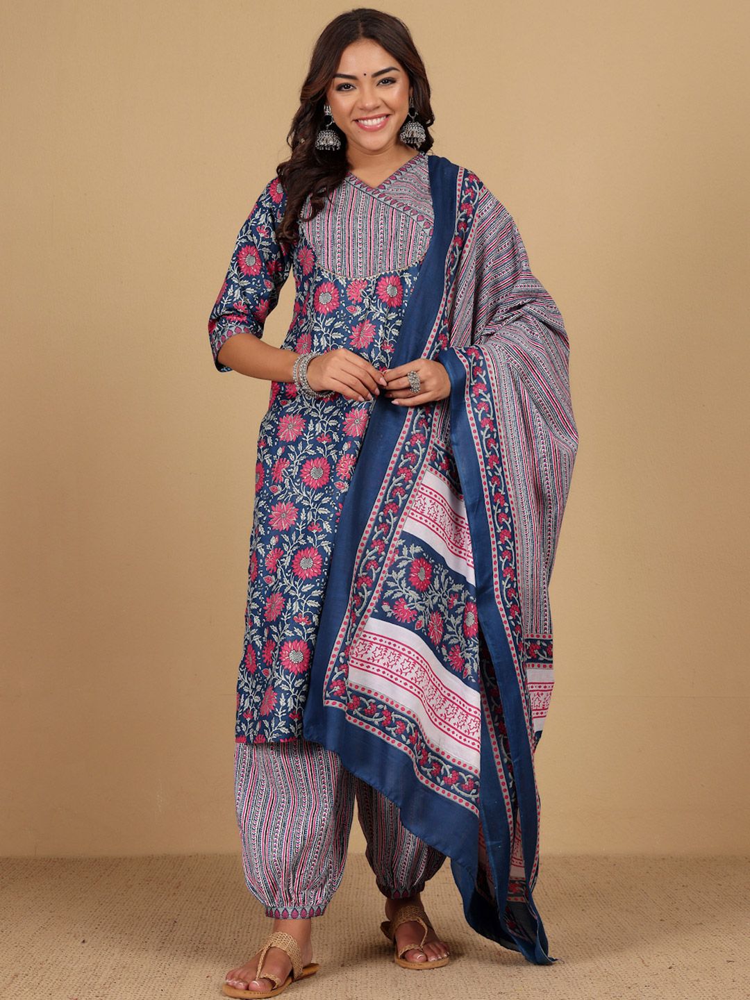 Dhiyona VA Women'sFloral Printed V-Neck Gotta Patti Kurta With Trousers & Dupatta