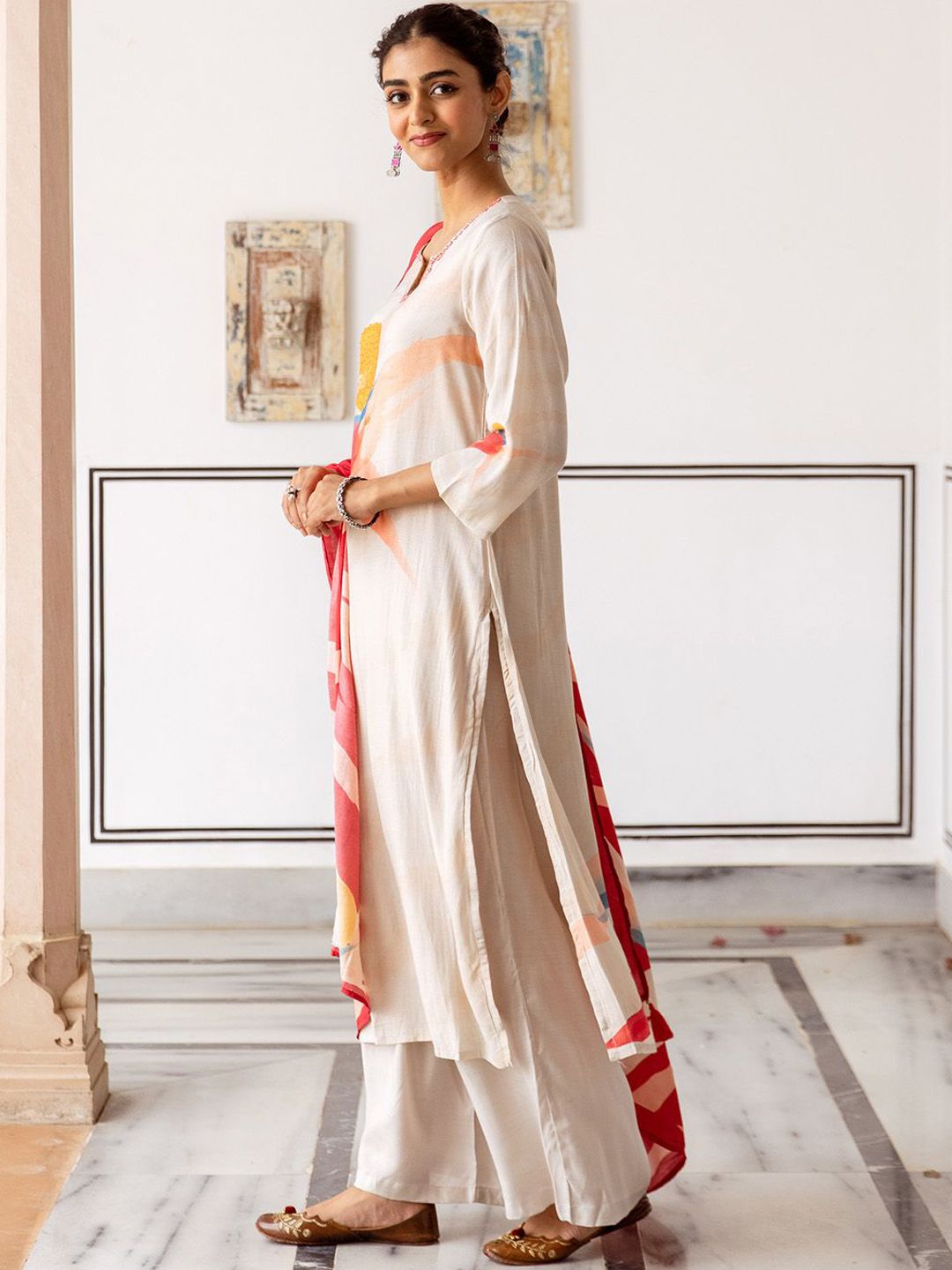 Dhiyona IS Women's Floral Printed Notch Neck Beads And Stones Straight Kurta With Palazzos And Dupatta