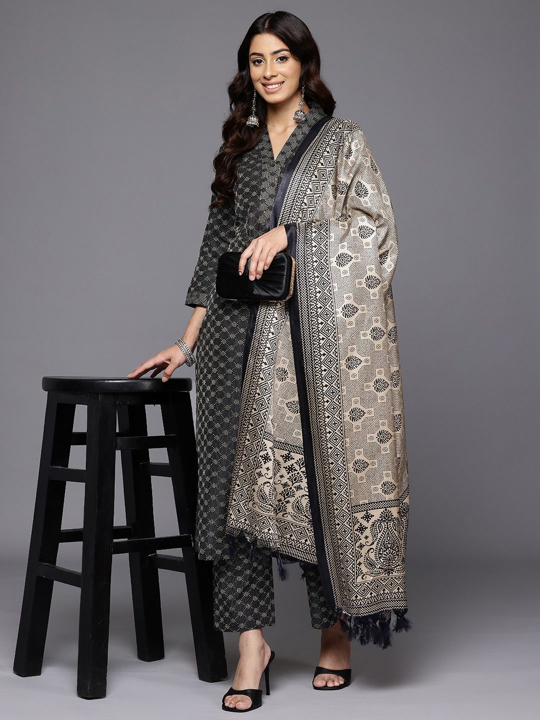 Dhiyona VA Women'sWoven Design Kurta with Trousers & With Dupatta