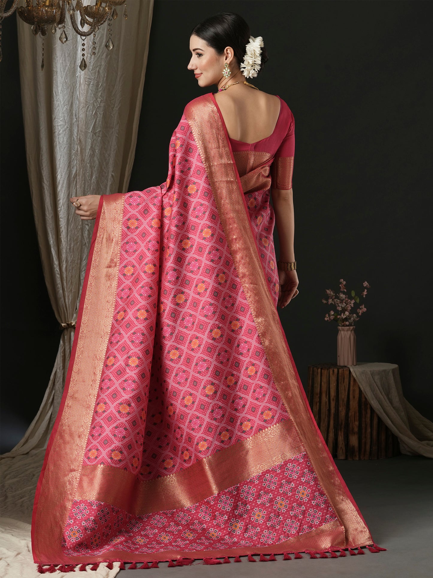 Women's Silk Blend Pink Woven Design Designer Saree With Blouse Piece