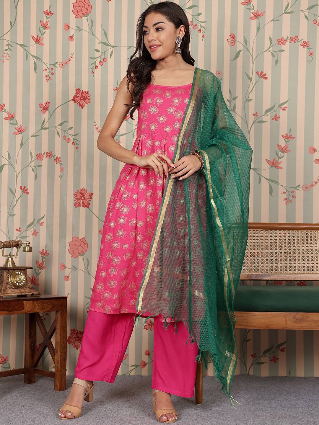 Dhiyona OD Women Floral Printed Regular Kurta with Trousers & With Dupatta