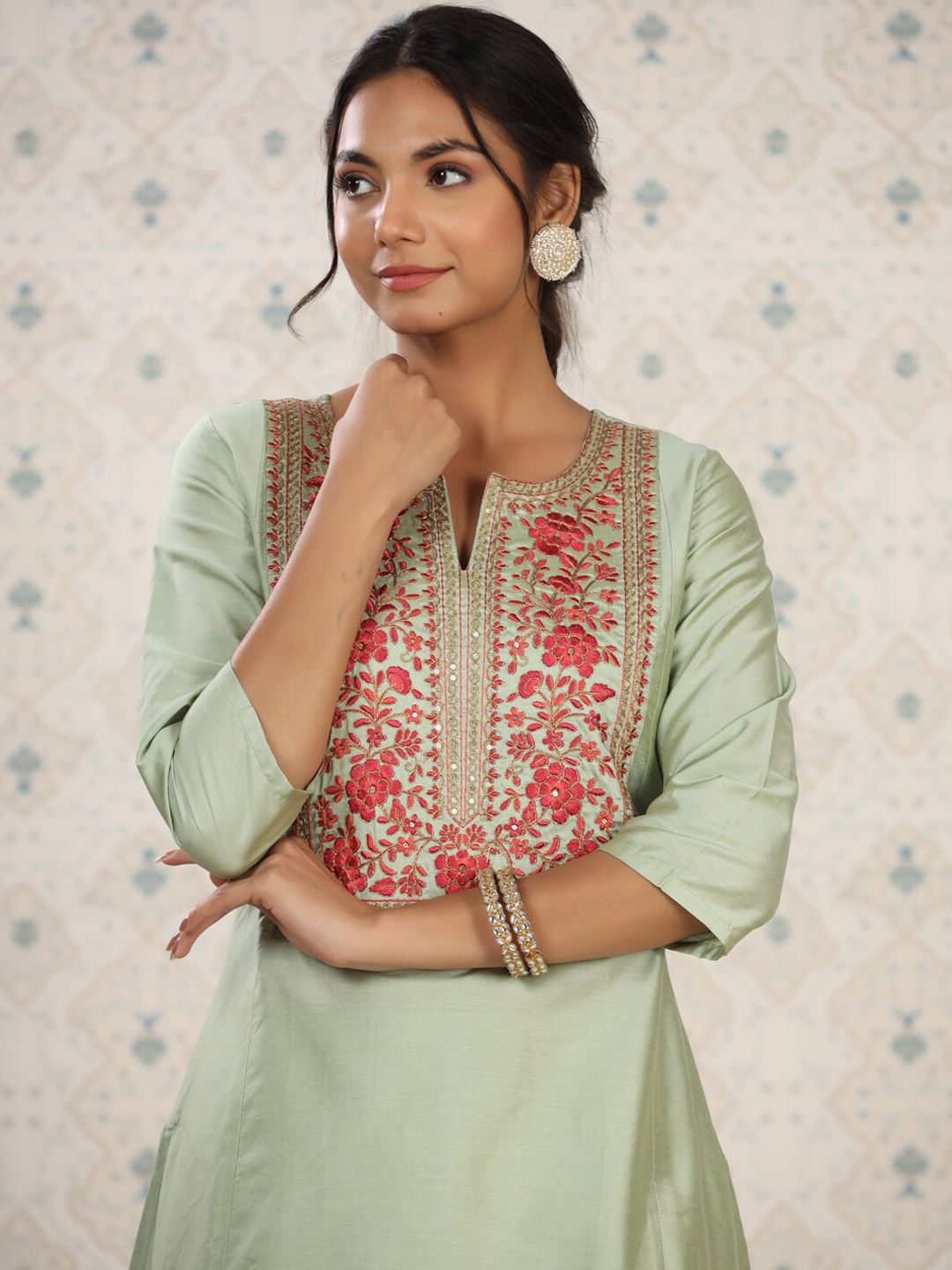 Dhiyona OD Women Floral Thread Work Kurta