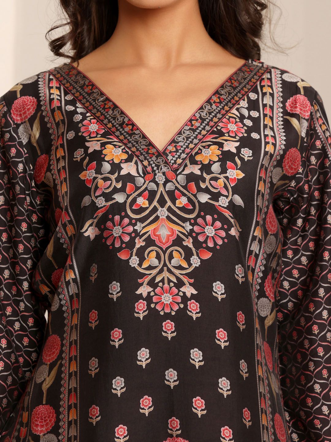 Dhiyona VA Women'sFloral Printed V-Neck A-Line Chanderi Silk Straight Kurta with Trousers