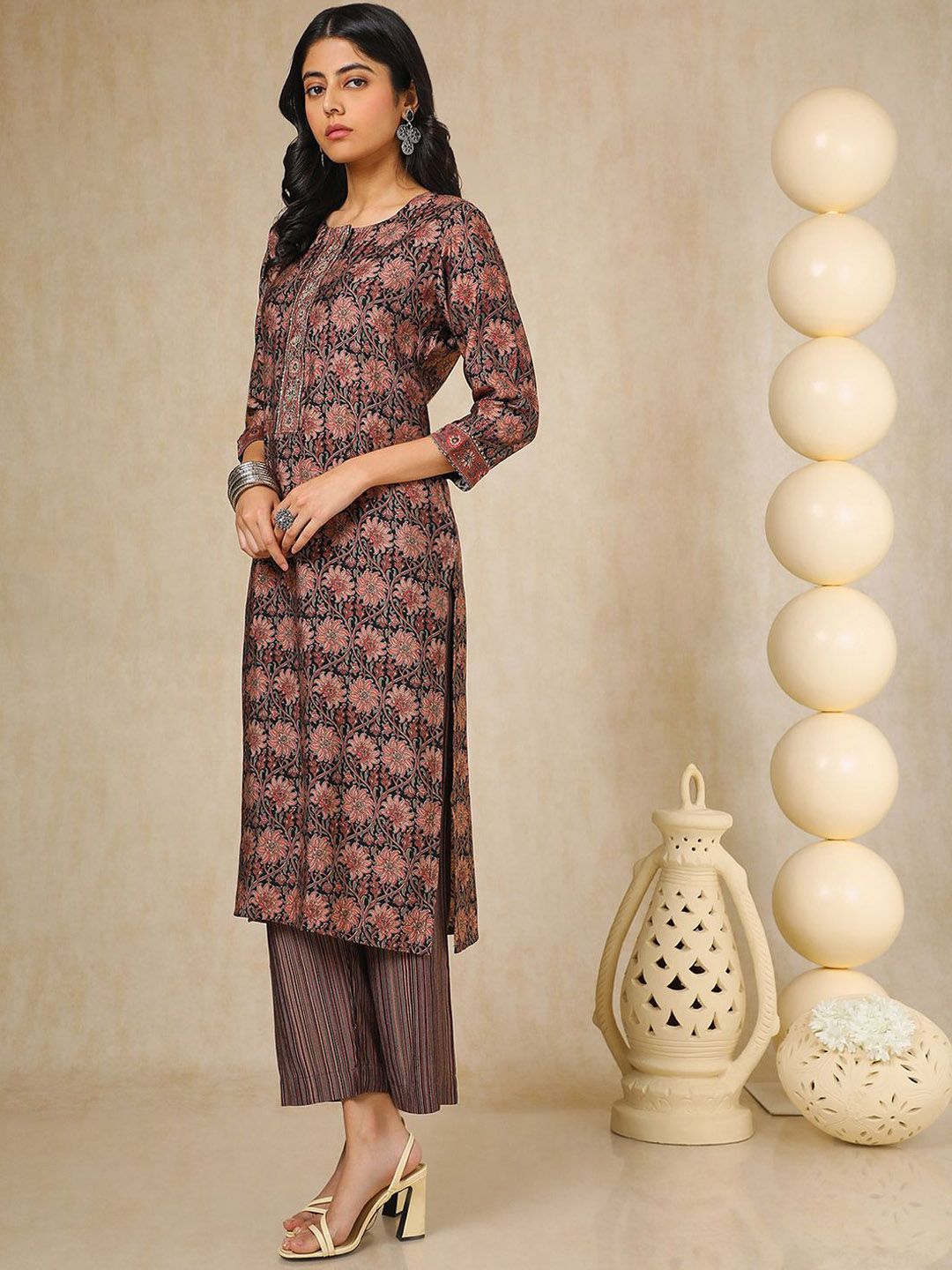 Dhiyona SO Women's Floral Printed Round Neck Sequinned Straight Kurta With Palazzo