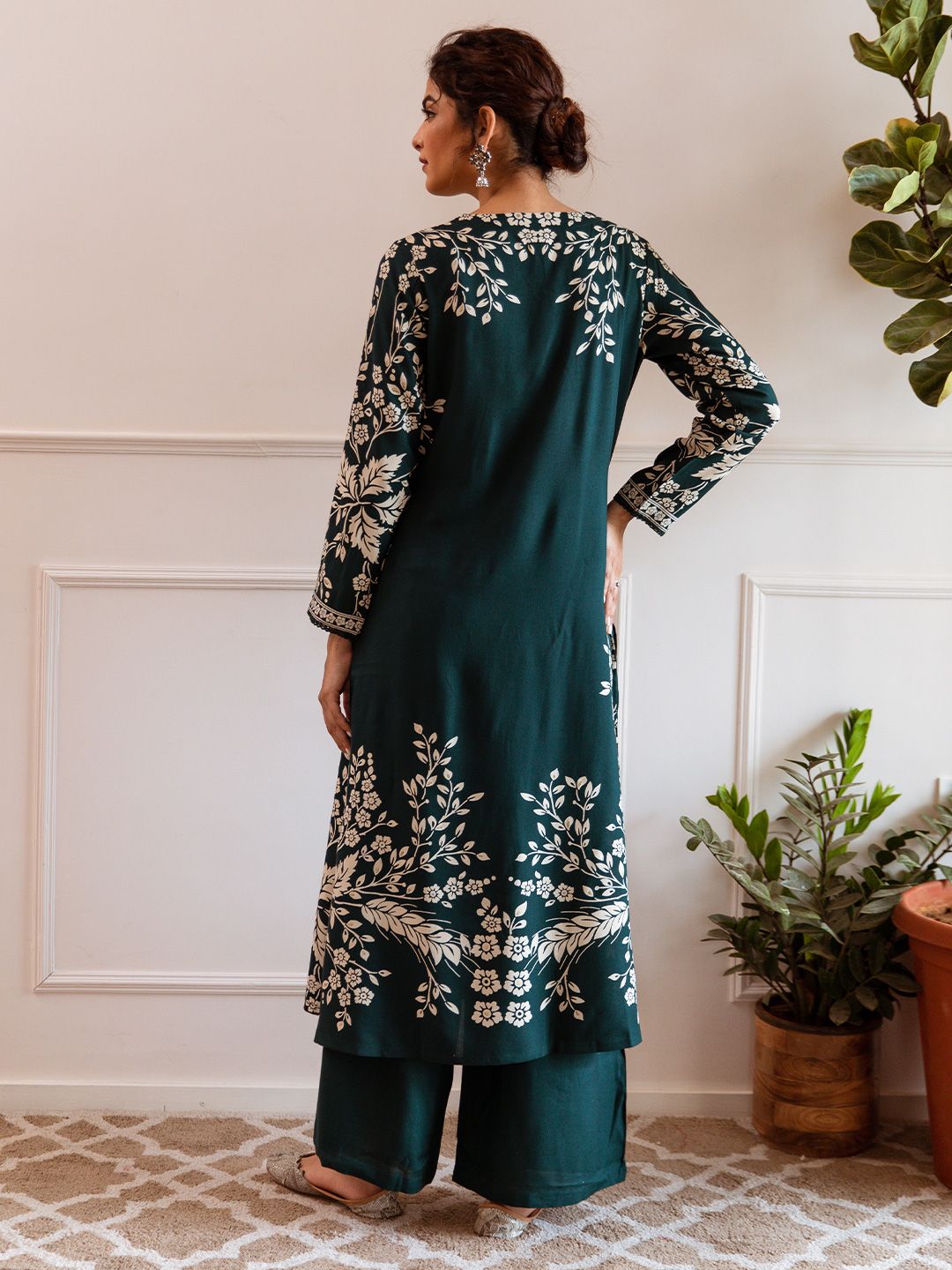 Dhiyona IS Women's Floral Printed V-Neck Three-Quarter Sleeves Regular Kurta With Palazzo