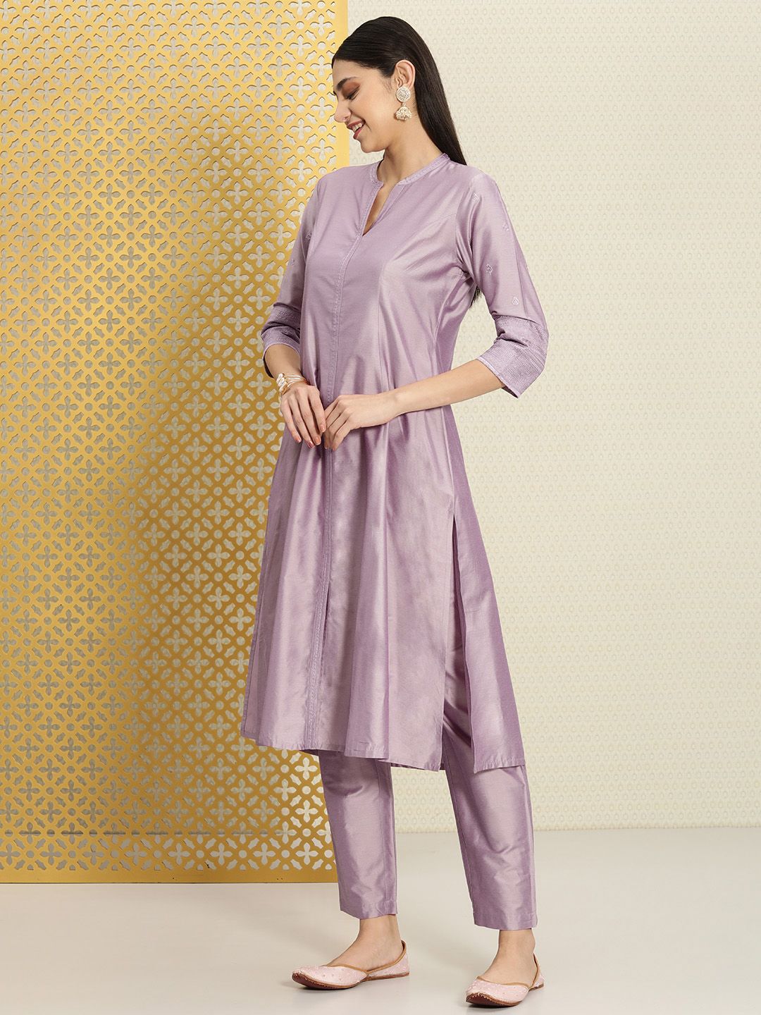Dhiyona PD Women Women Ethnic Motifs Thread Work Jashn Kurta with Trousers